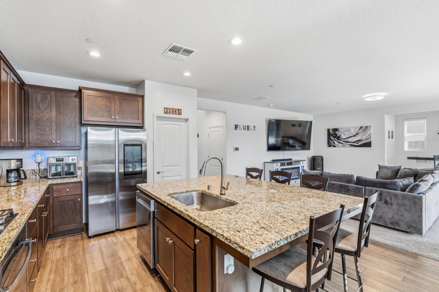 398 Atlantica Dr S, Madera, CA 93636