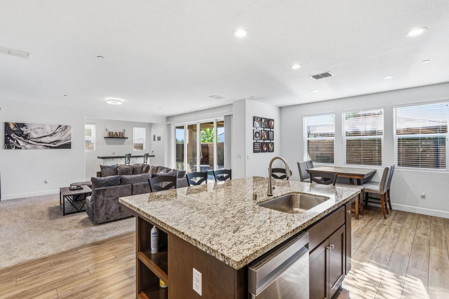 398 Atlantica Dr S, Madera, CA 93636