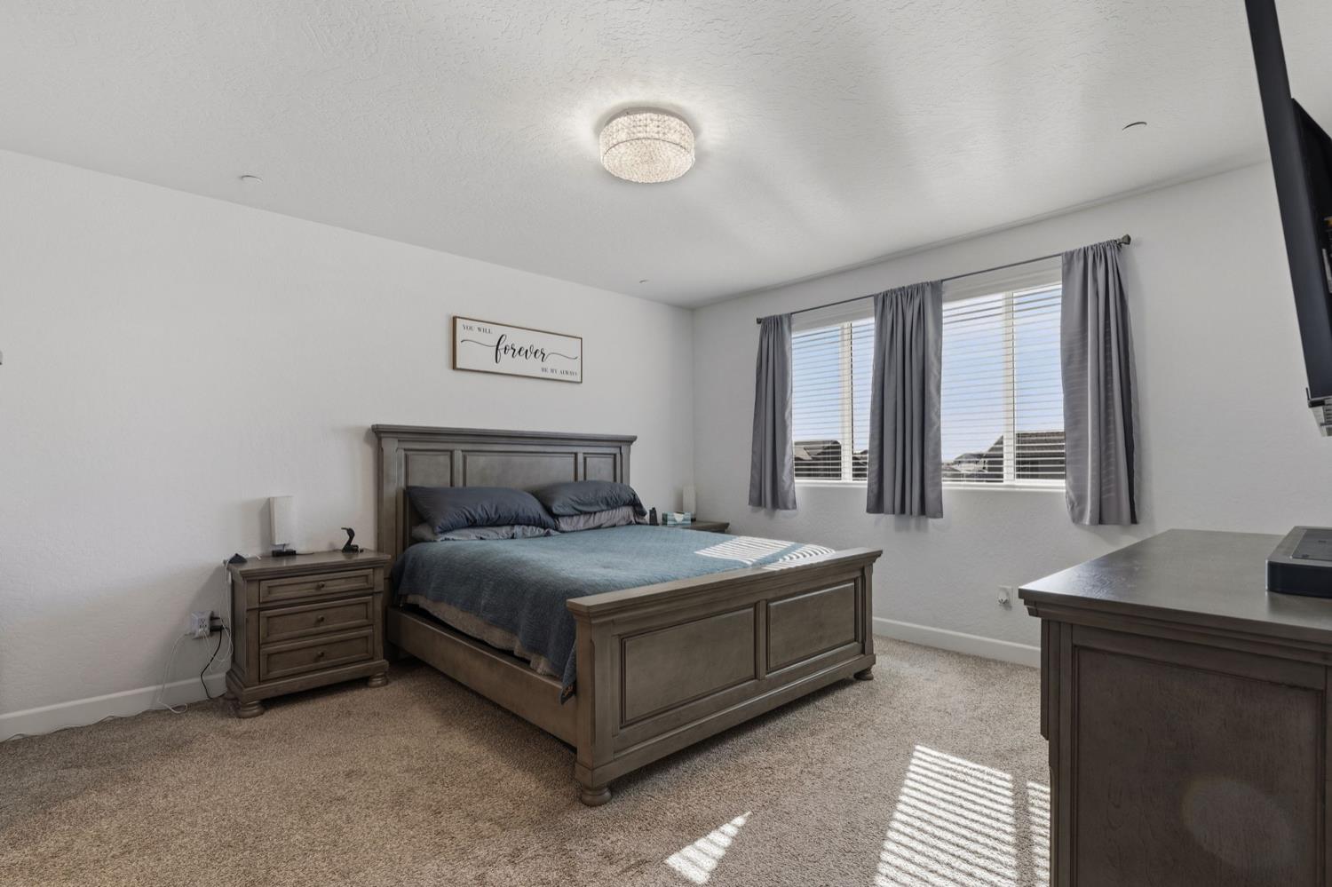 398 Atlantica Dr S, Madera, CA 93636