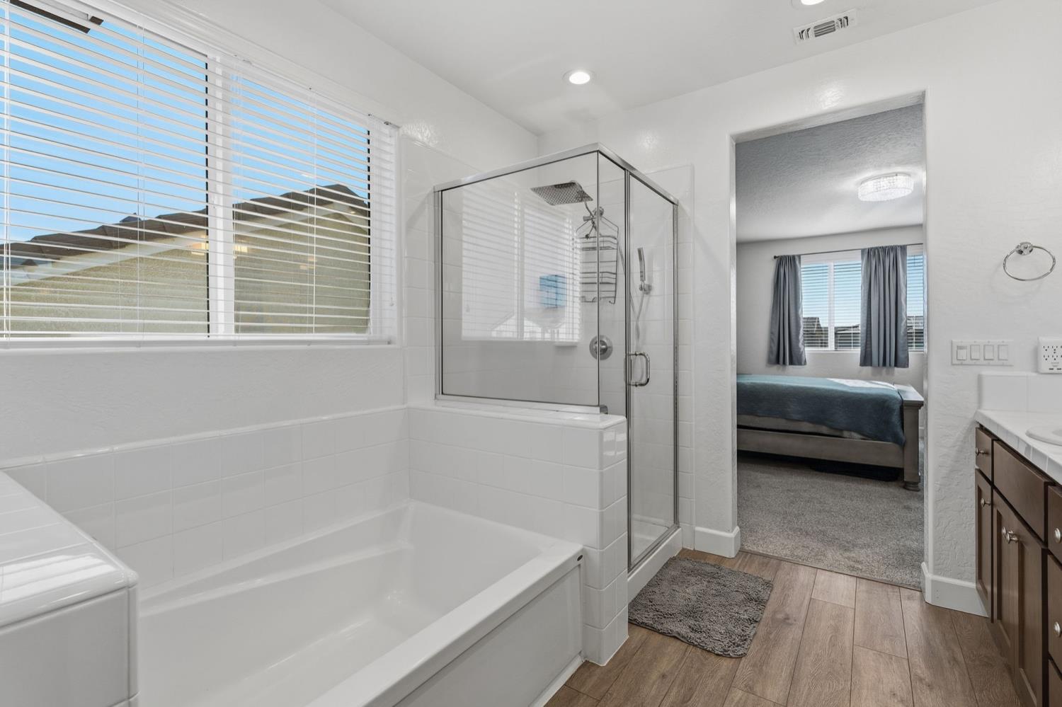 398 Atlantica Dr S, Madera, CA 93636