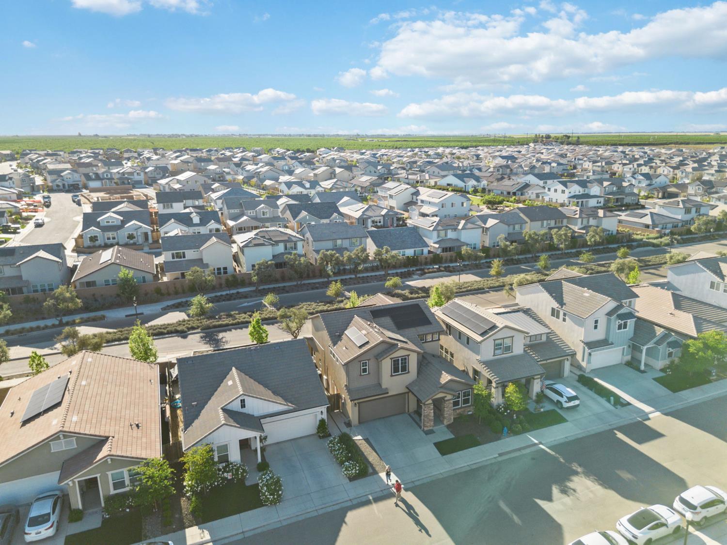 398 Atlantica Dr S, Madera, CA 93636