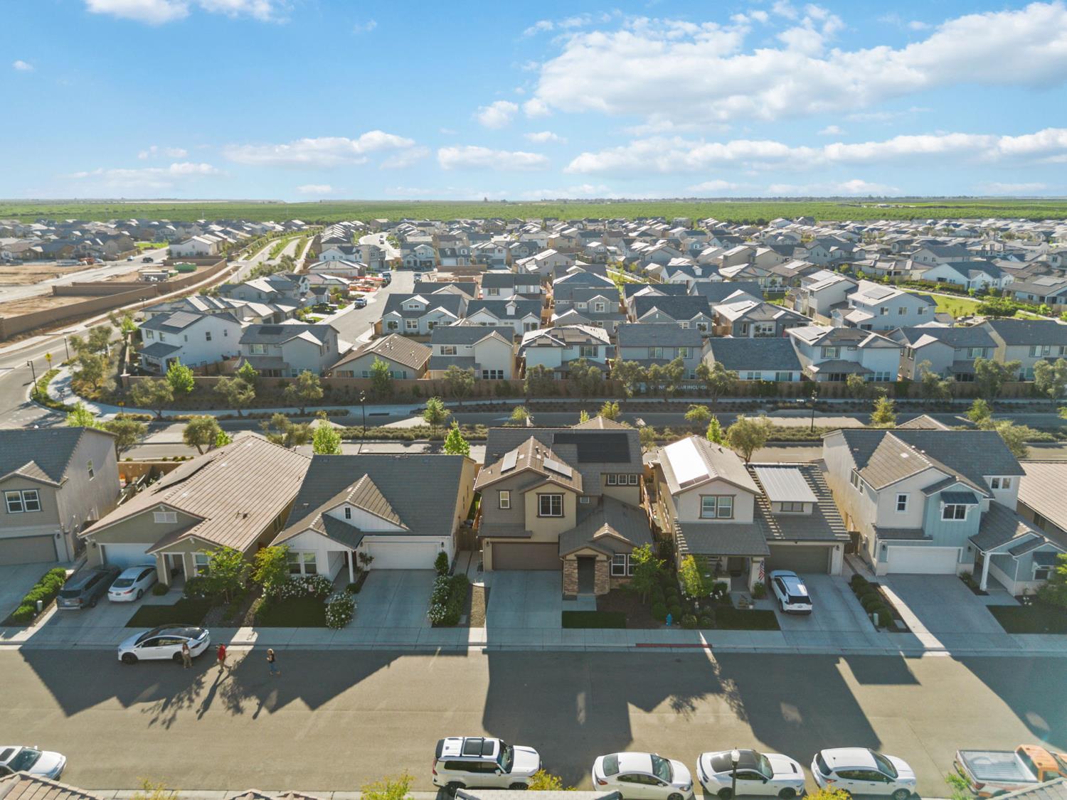 398 Atlantica Dr S, Madera, CA 93636