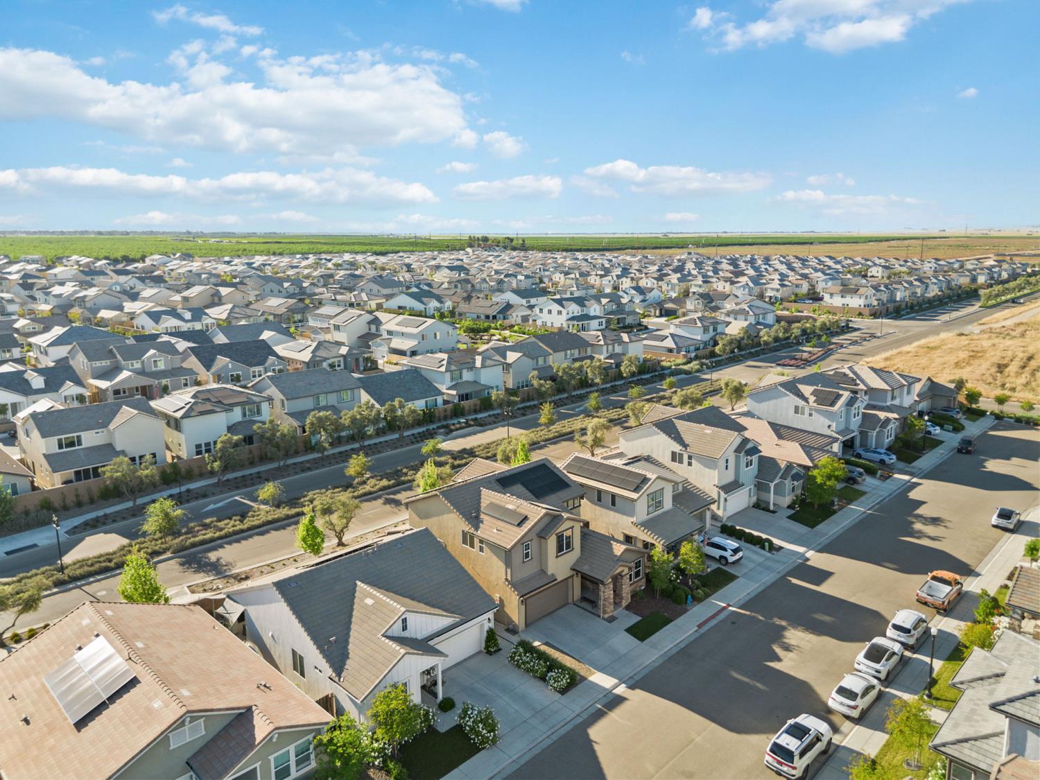 398 Atlantica Dr S, Madera, CA 93636