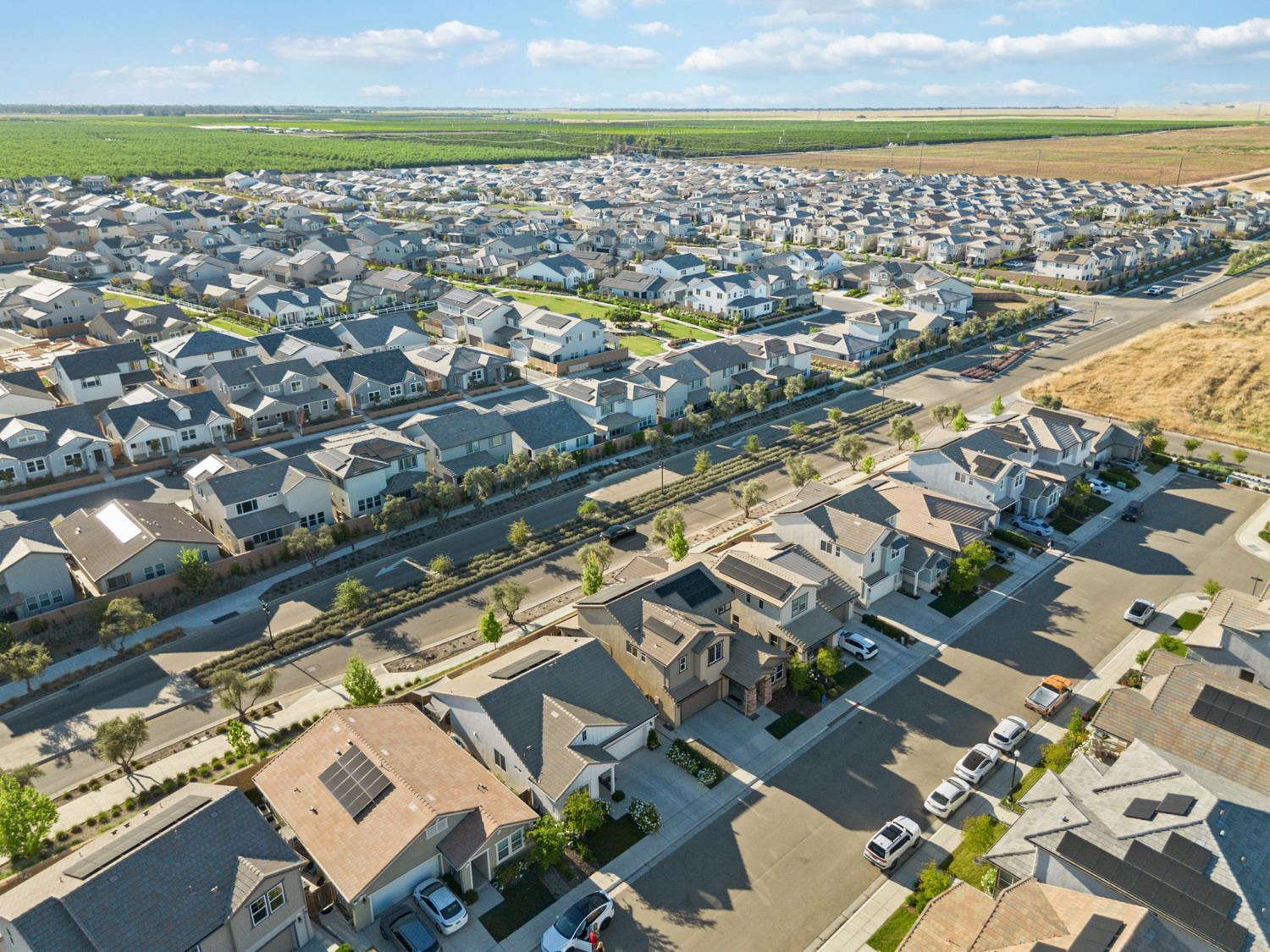 398 Atlantica Dr S, Madera, CA 93636