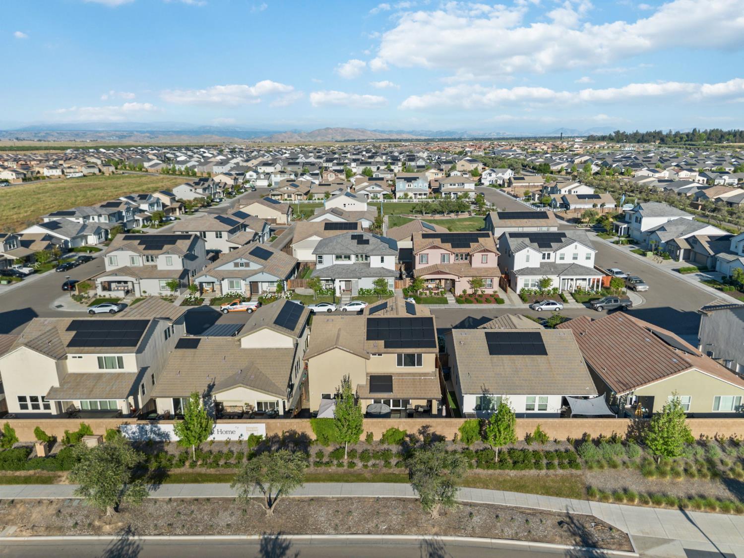 398 Atlantica Dr S, Madera, CA 93636