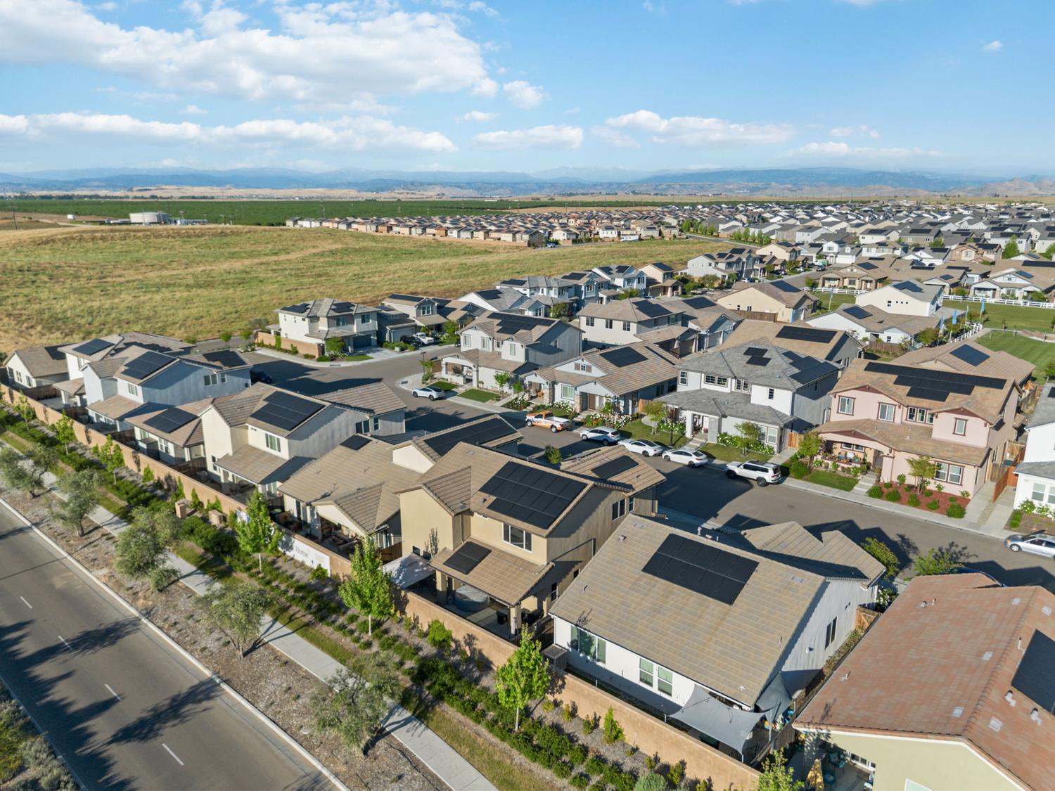 398 Atlantica Dr S, Madera, CA 93636