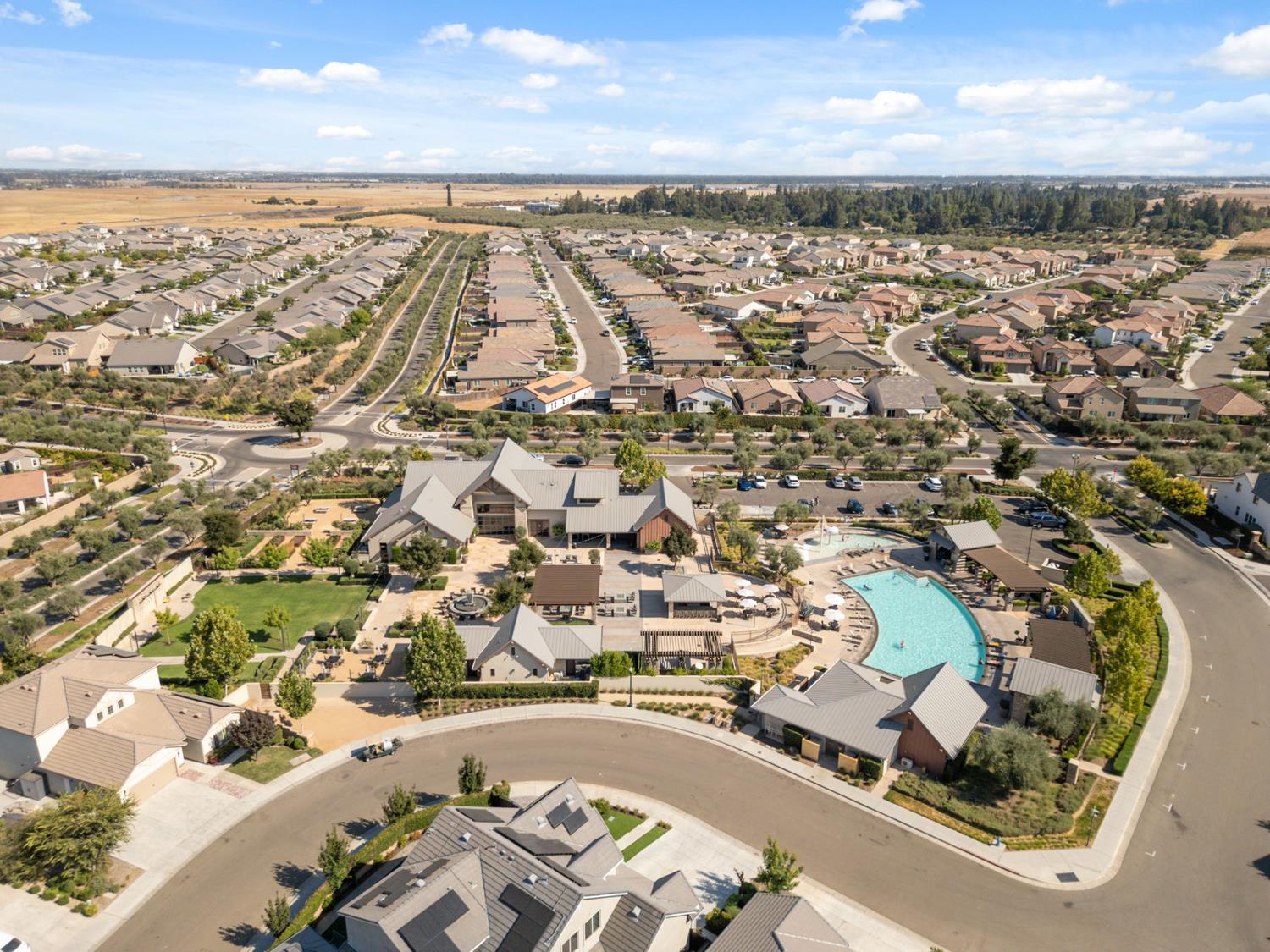 398 Atlantica Dr S, Madera, CA 93636