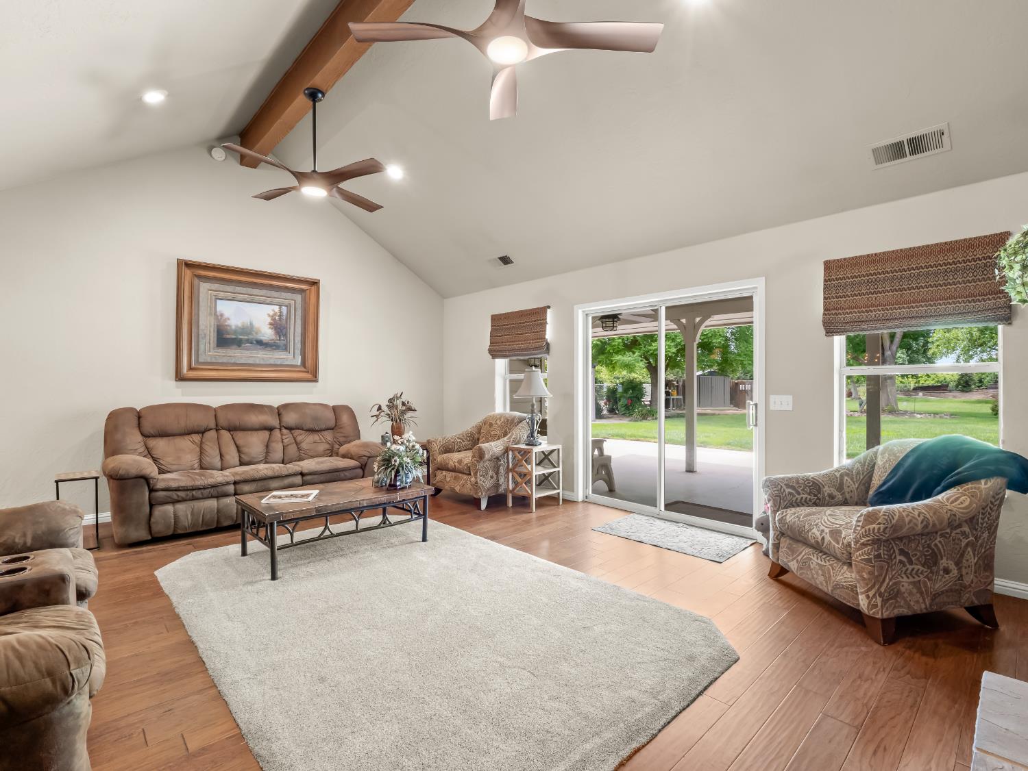 1565 S Highland Ave, Sanger, CA 93657