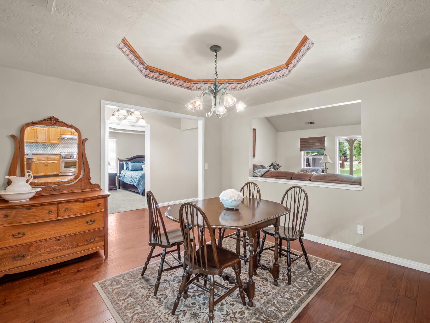 1565 S Highland Ave, Sanger, CA 93657