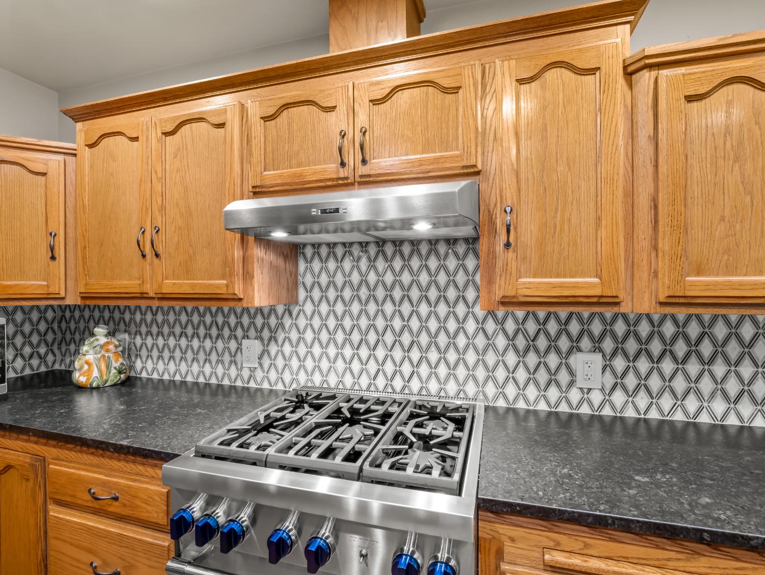 1565 S Highland Ave, Sanger, CA 93657