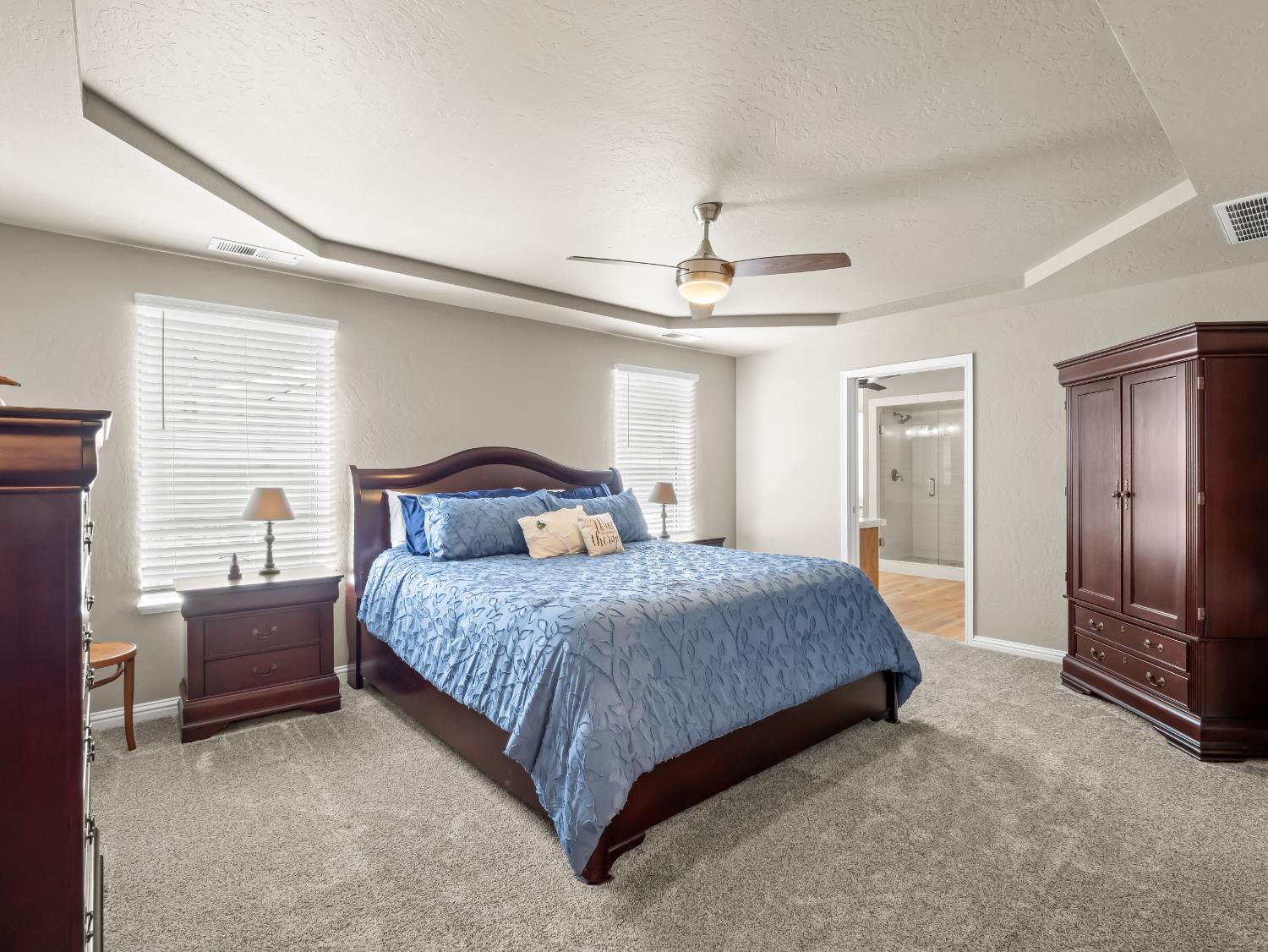 1565 S Highland Ave, Sanger, CA 93657