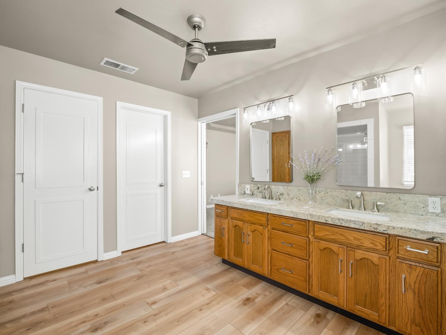 1565 S Highland Ave, Sanger, CA 93657