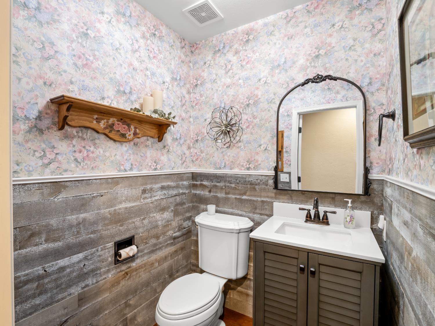 1565 S Highland Ave, Sanger, CA 93657