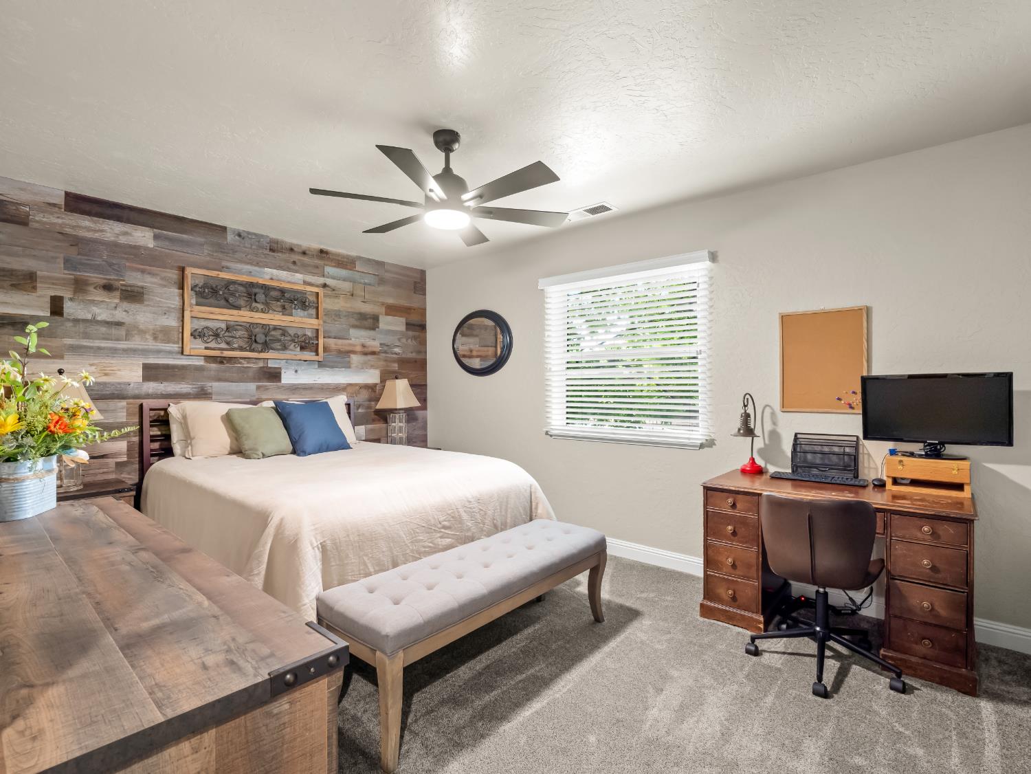 1565 S Highland Ave, Sanger, CA 93657