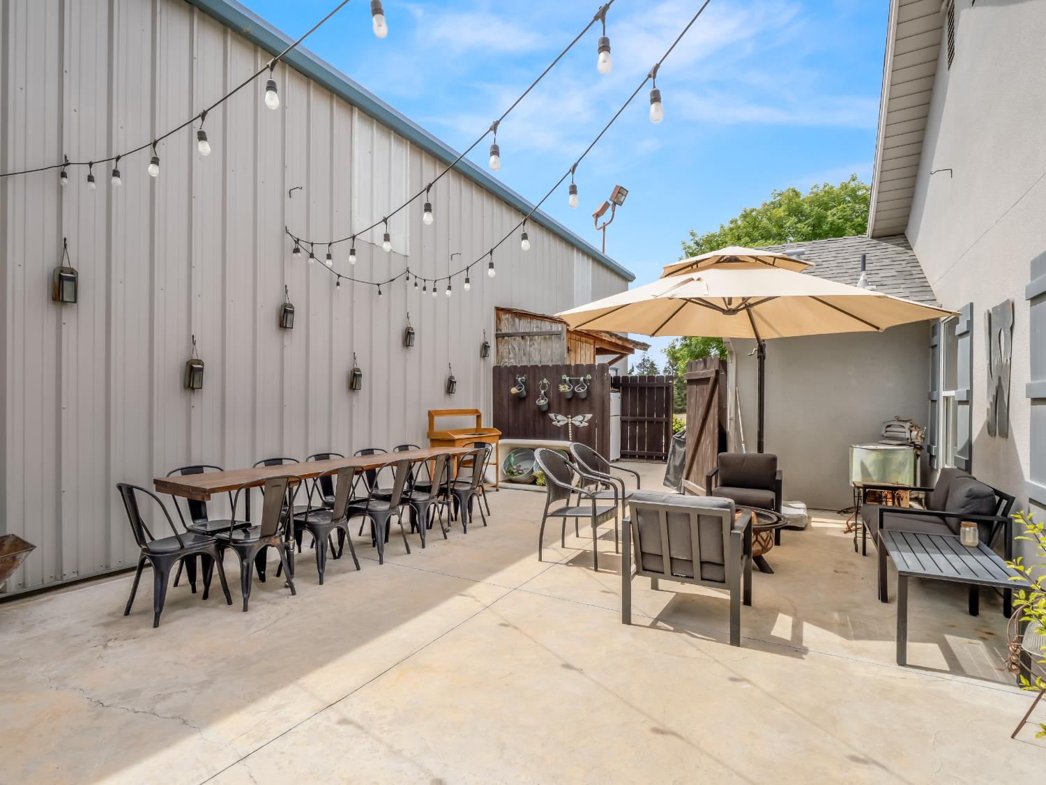 1565 S Highland Ave, Sanger, CA 93657