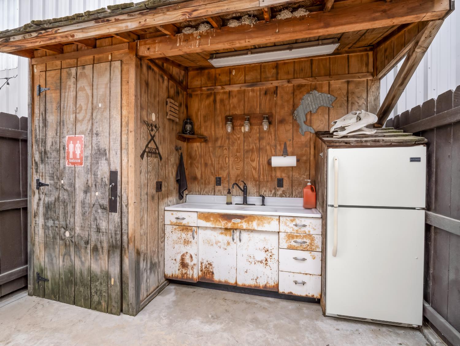 1565 S Highland Ave, Sanger, CA 93657