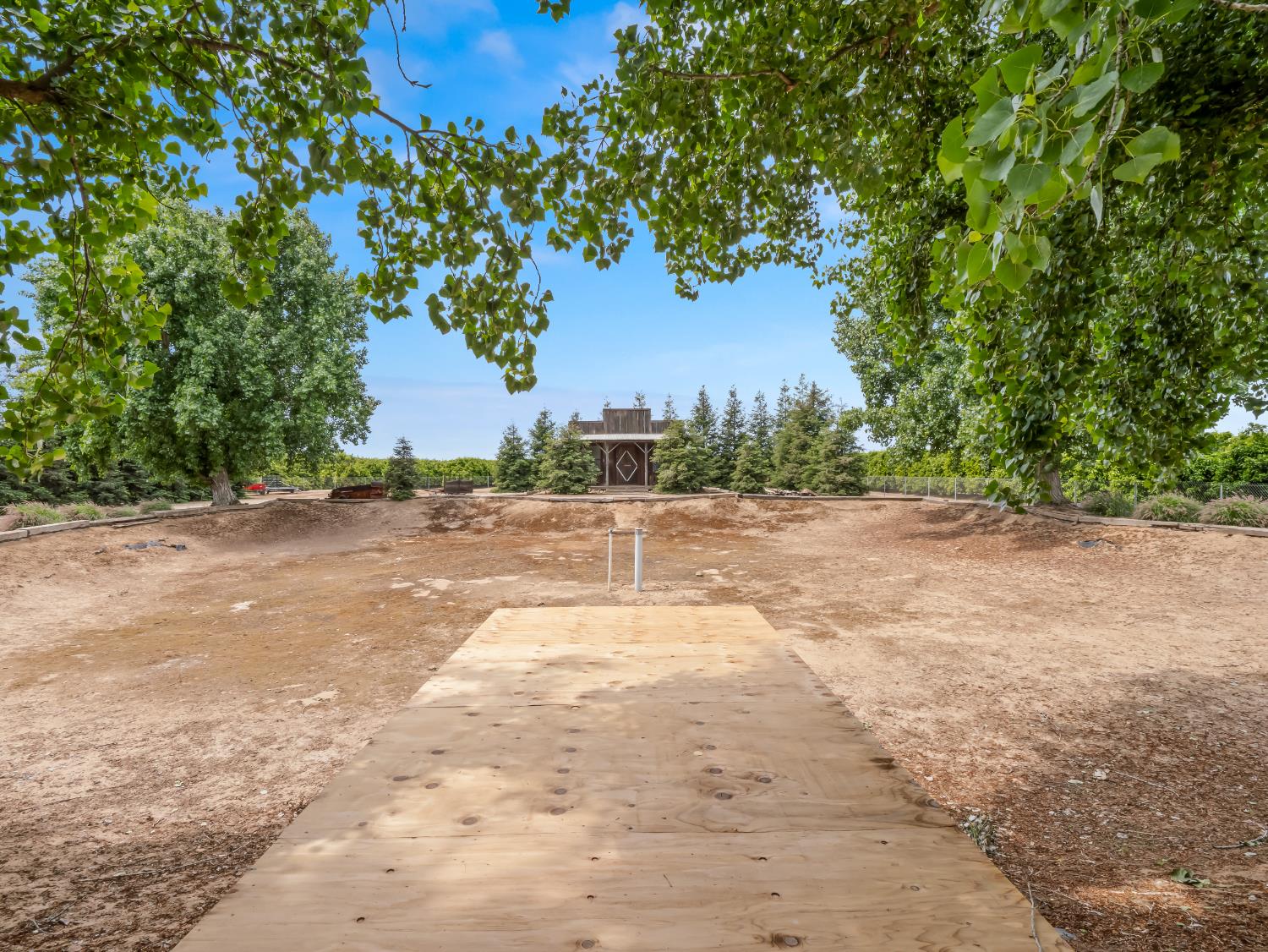 1565 S Highland Ave, Sanger, CA 93657