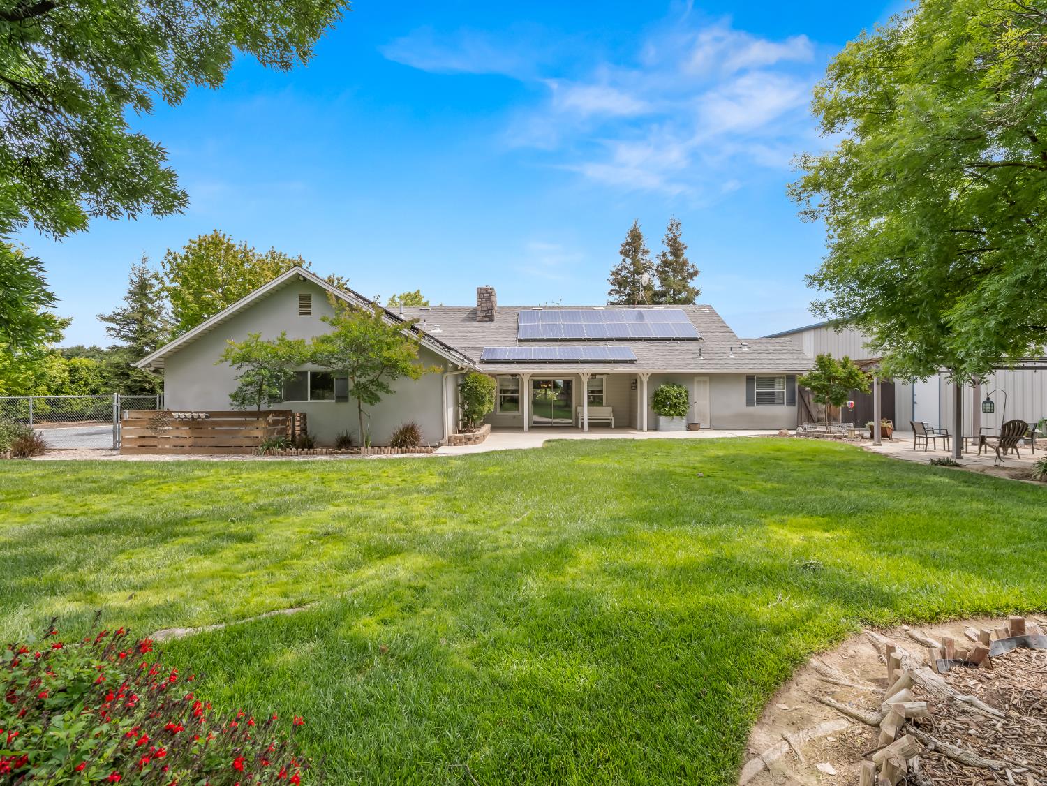 1565 S Highland Ave, Sanger, CA 93657