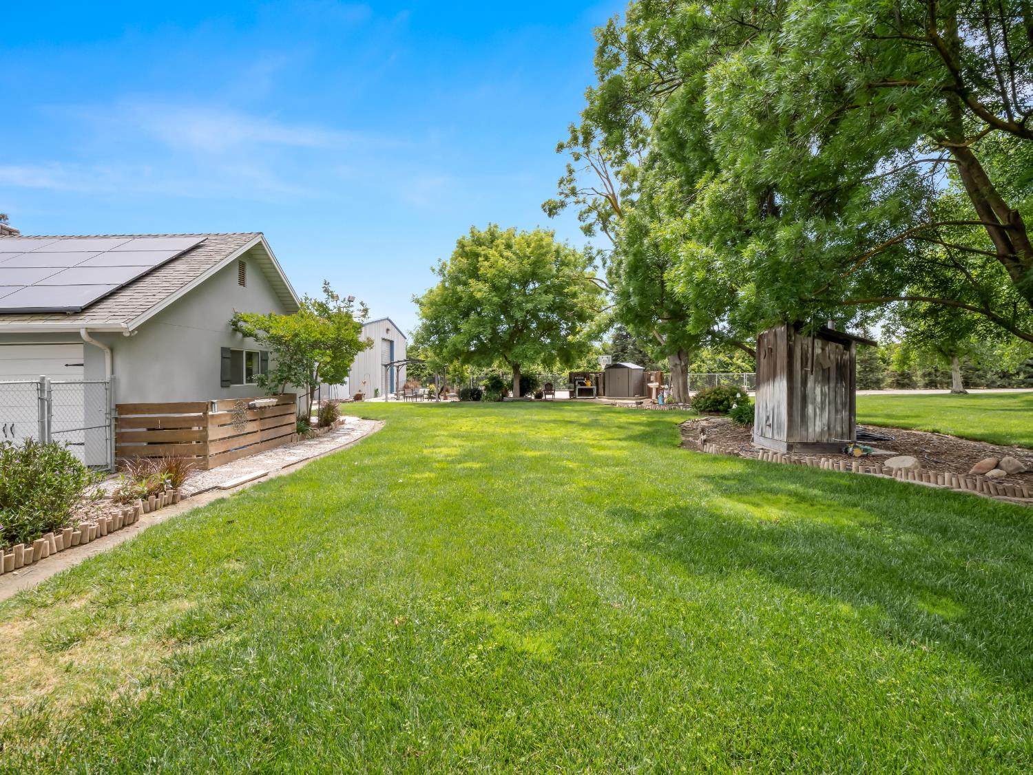 1565 S Highland Ave, Sanger, CA 93657