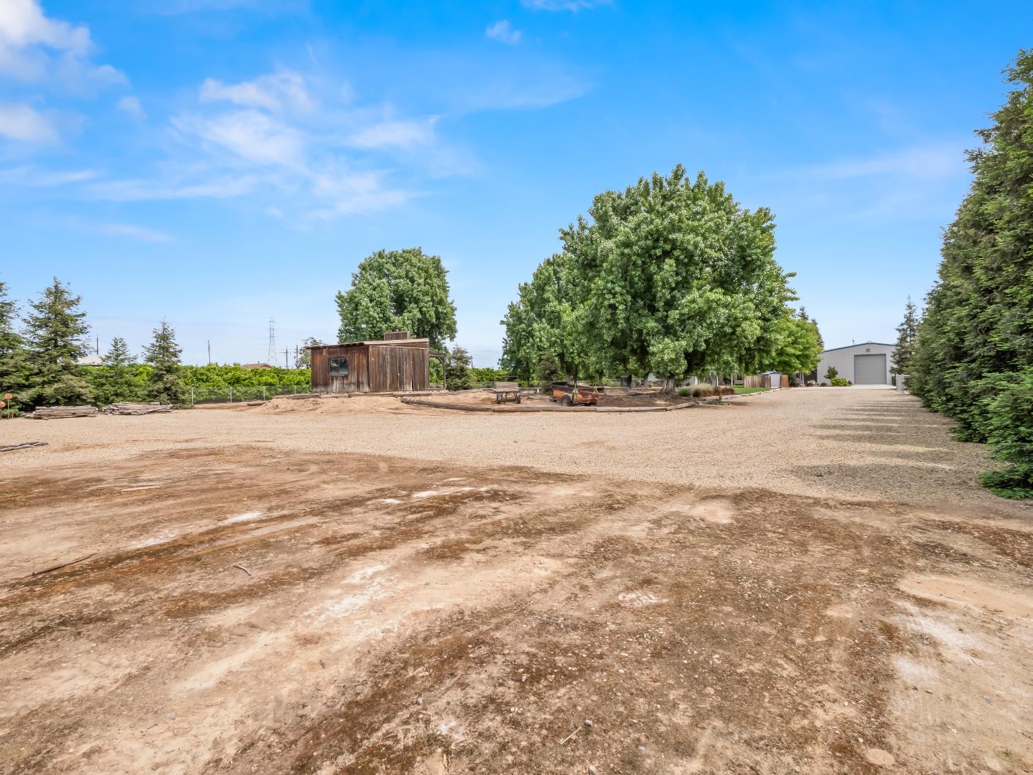 1565 S Highland Ave, Sanger, CA 93657