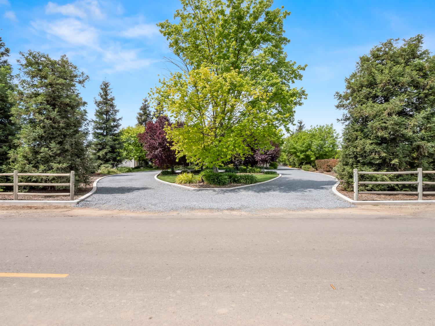 1565 S Highland Ave, Sanger, CA 93657