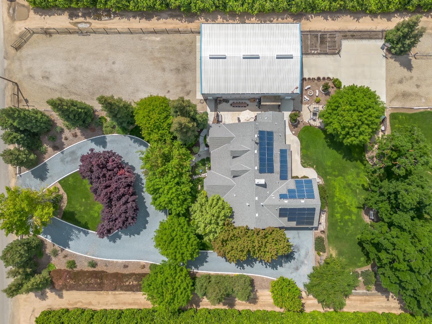 1565 S Highland Ave, Sanger, CA 93657