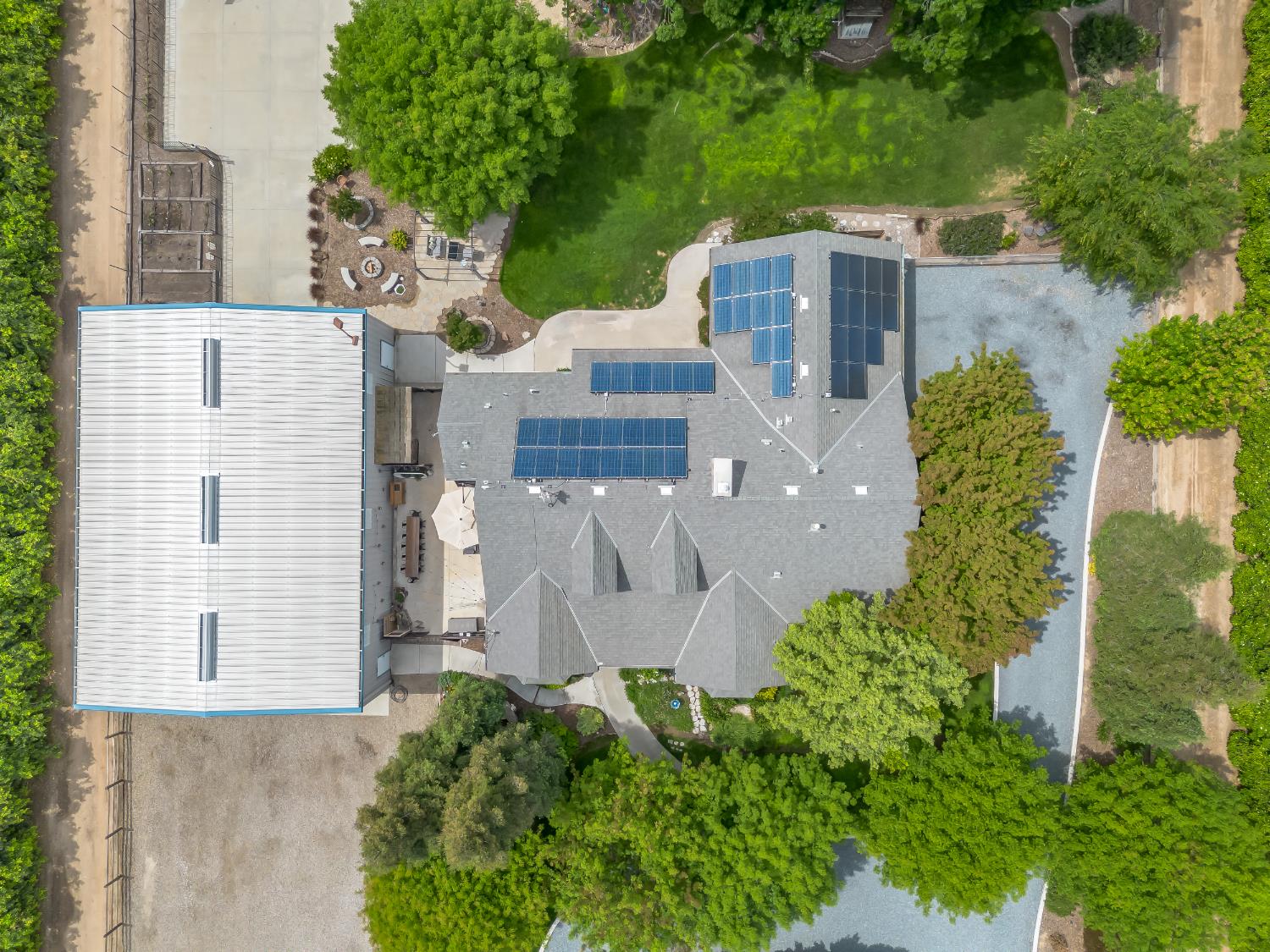 1565 S Highland Ave, Sanger, CA 93657