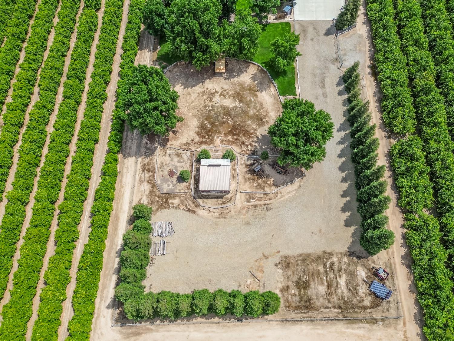 1565 S Highland Ave, Sanger, CA 93657