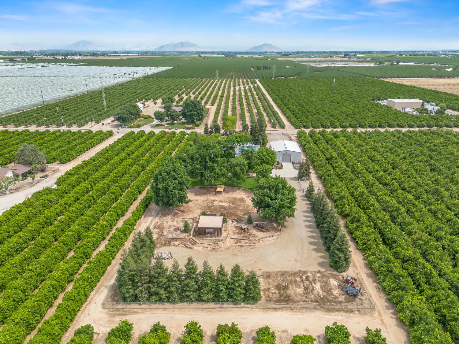 1565 S Highland Ave, Sanger, CA 93657