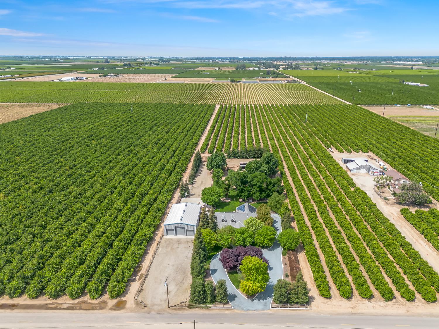 1565 S Highland Ave, Sanger, CA 93657