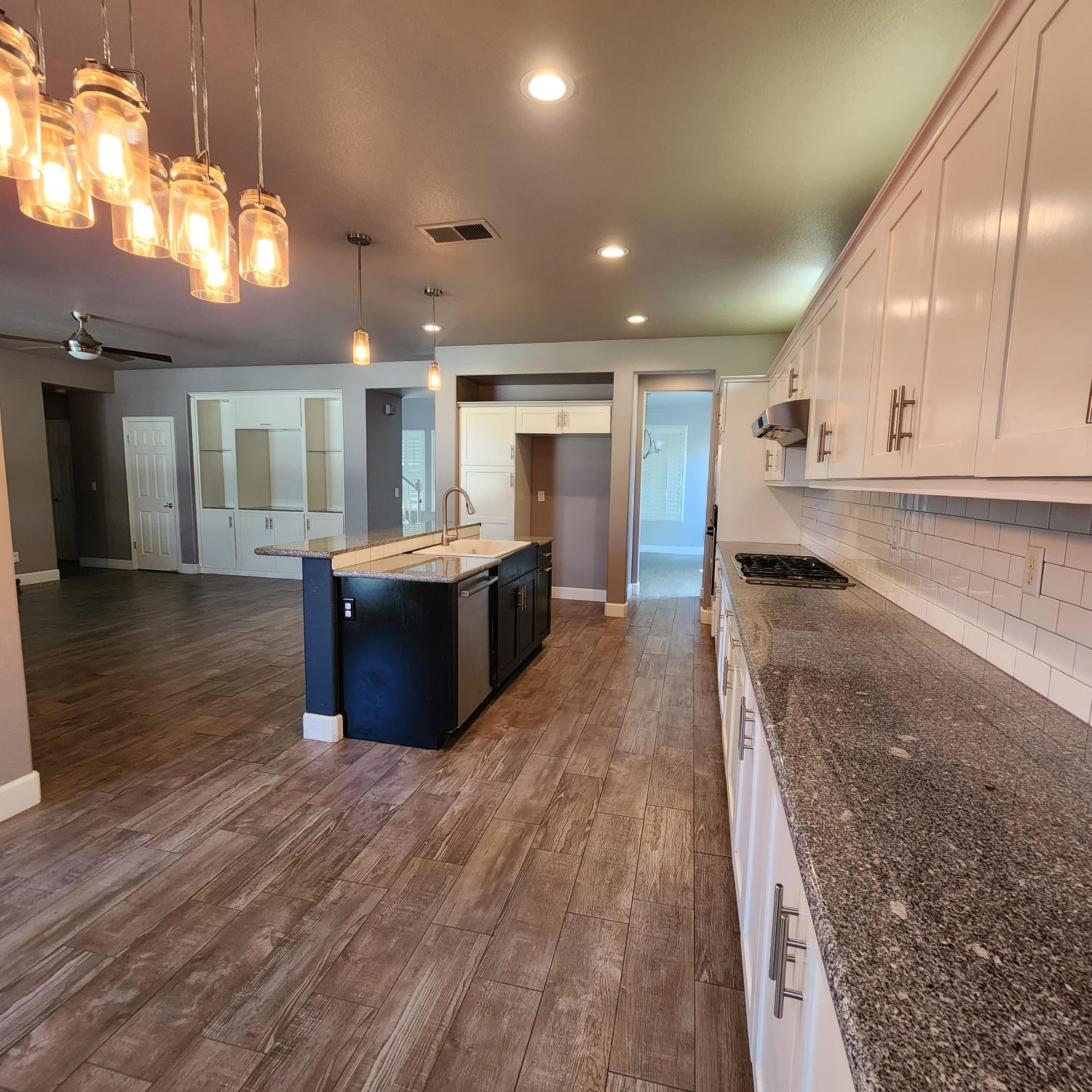 4479 N Emerald Peak Dr, Clovis, CA 93619