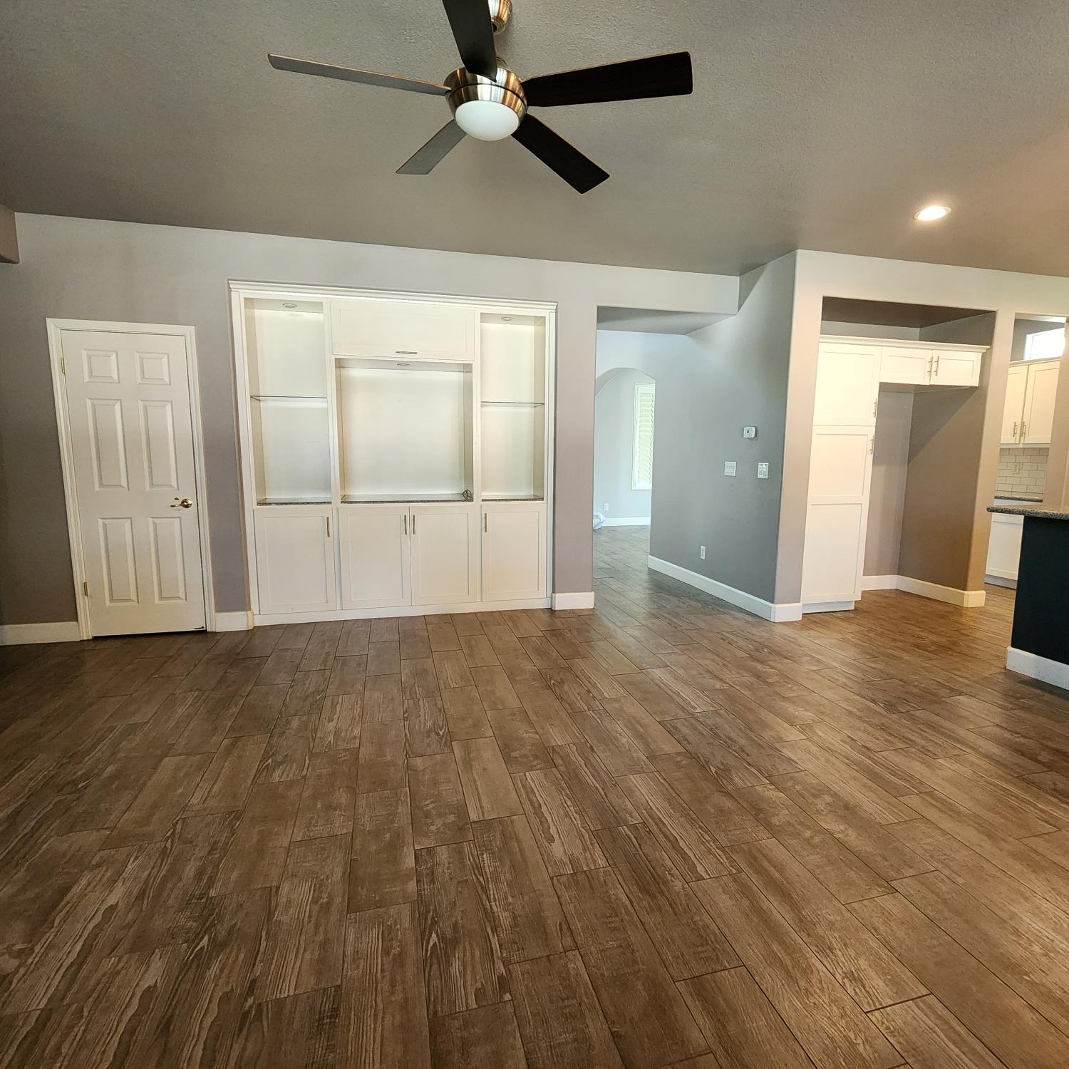 4479 N Emerald Peak Dr, Clovis, CA 93619