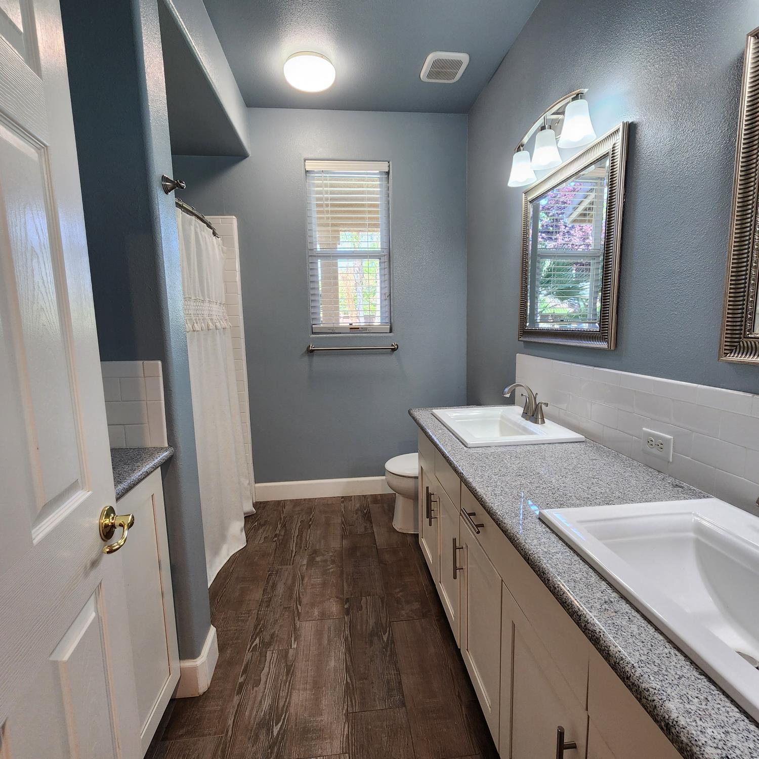 4479 N Emerald Peak Dr, Clovis, CA 93619