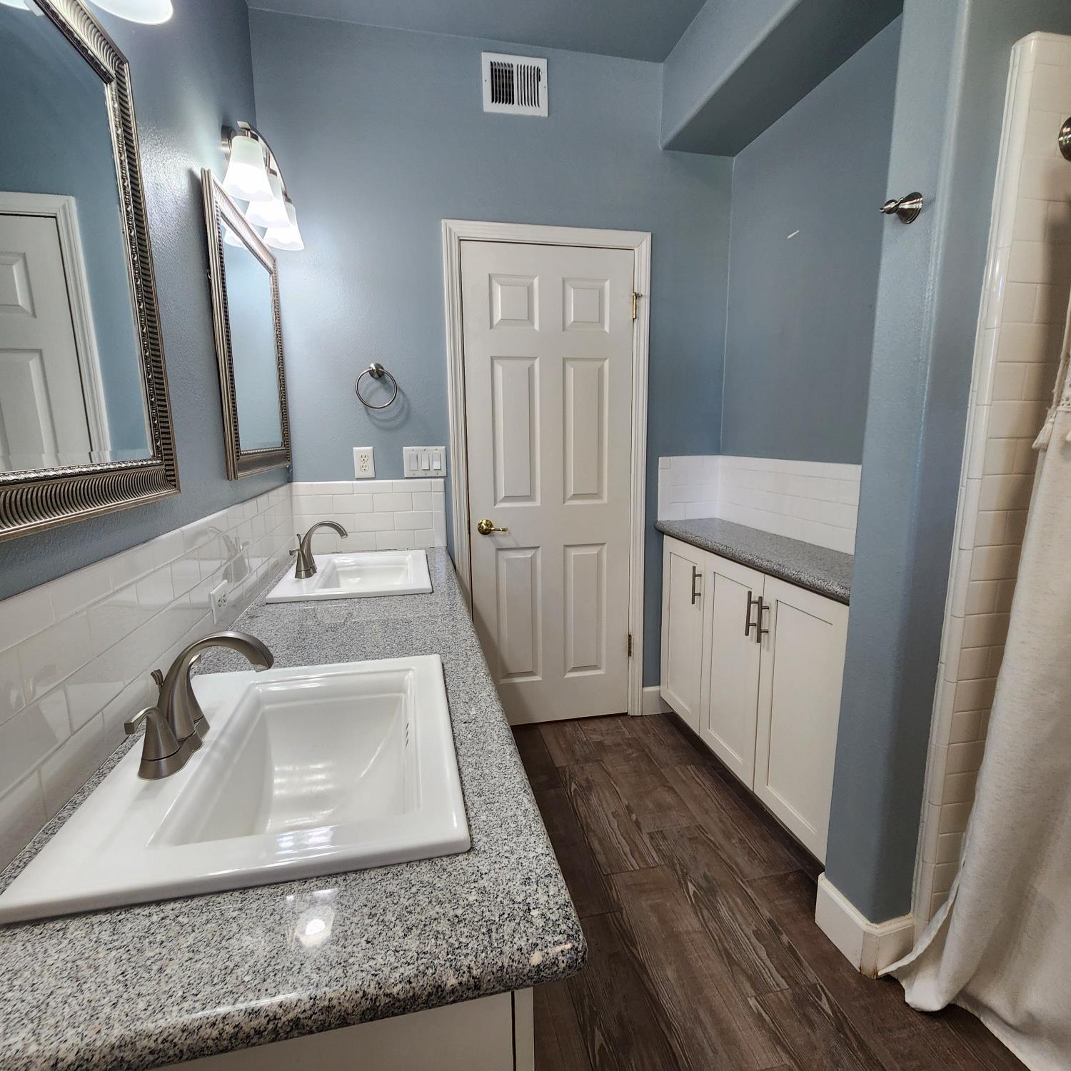 4479 N Emerald Peak Dr, Clovis, CA 93619