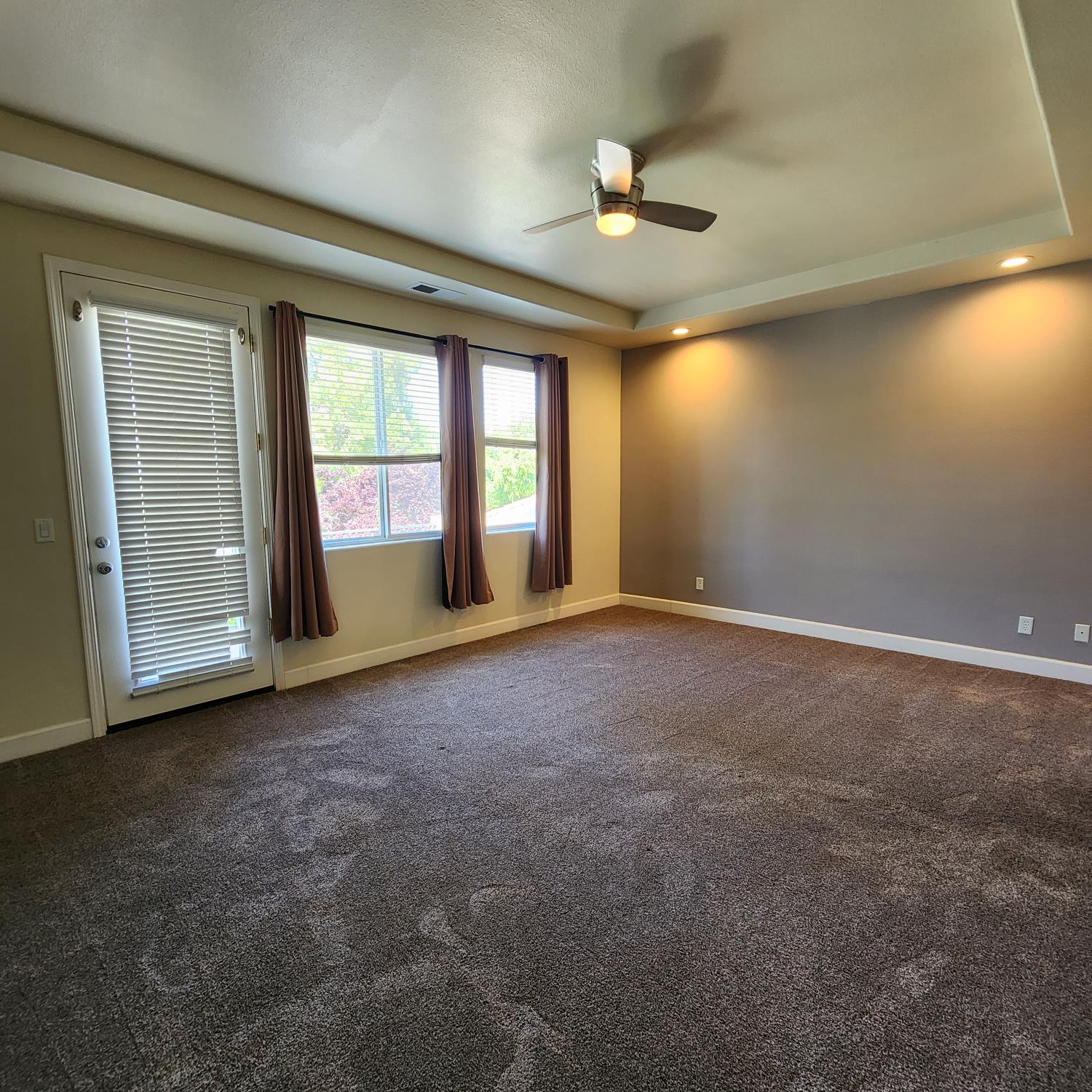 4479 N Emerald Peak Dr, Clovis, CA 93619