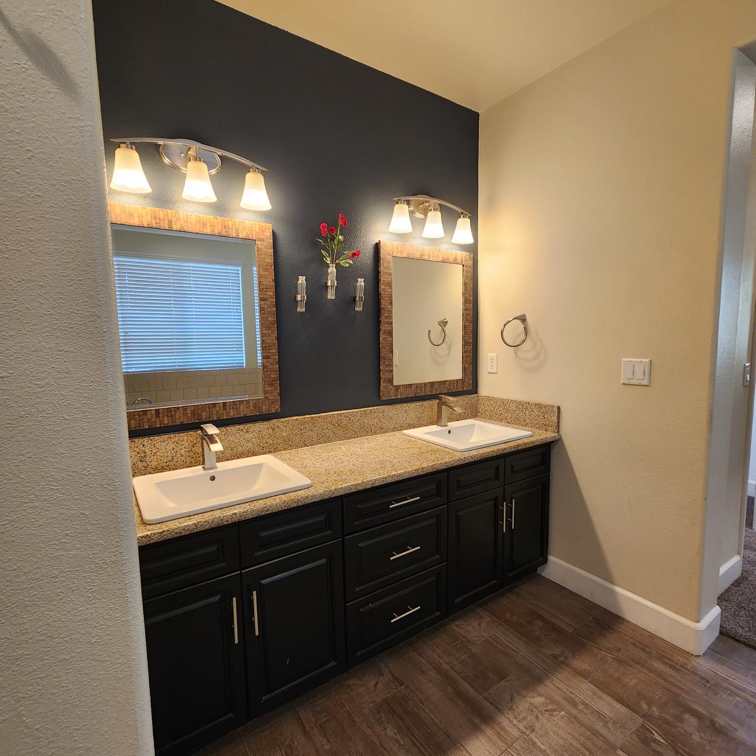 4479 N Emerald Peak Dr, Clovis, CA 93619