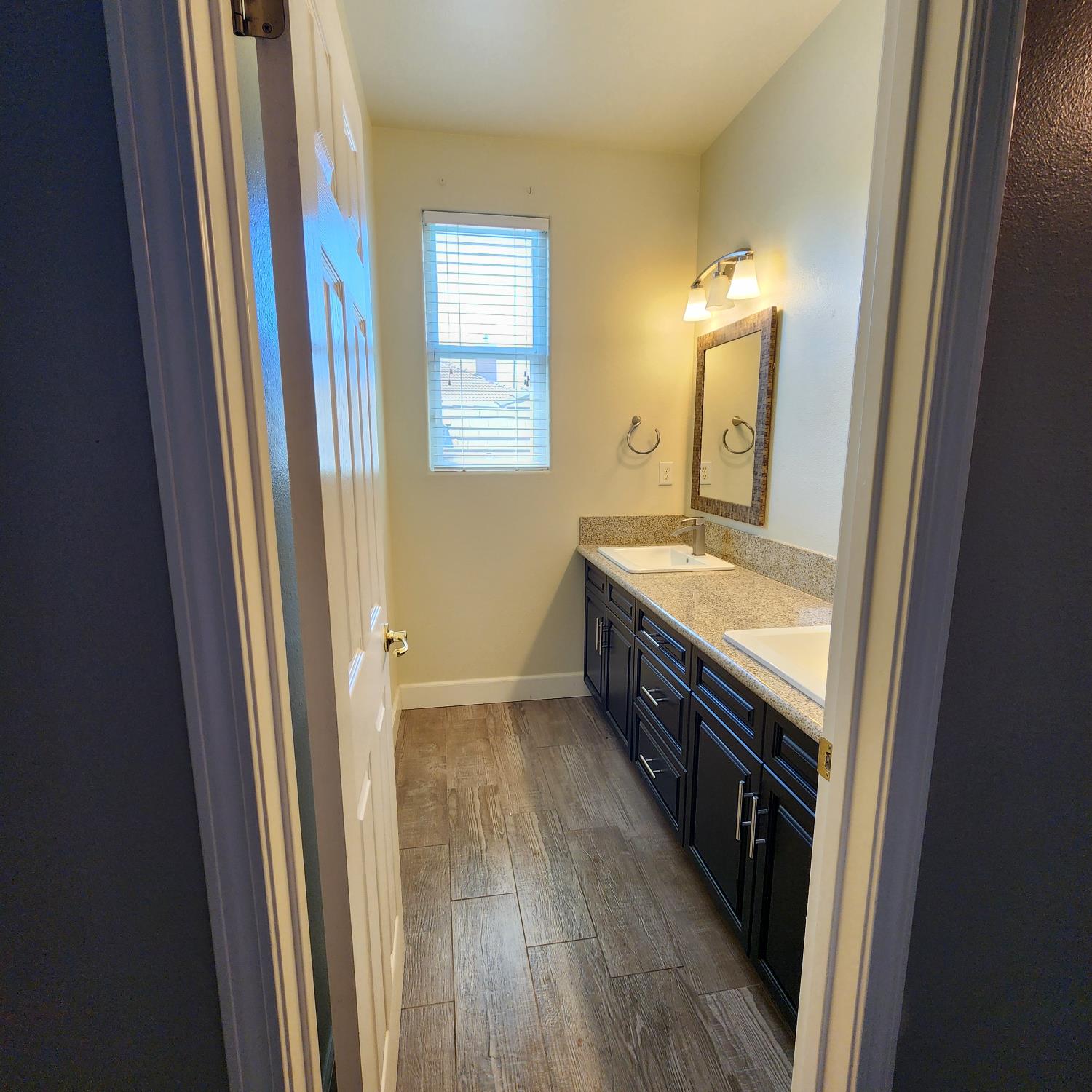 4479 N Emerald Peak Dr, Clovis, CA 93619