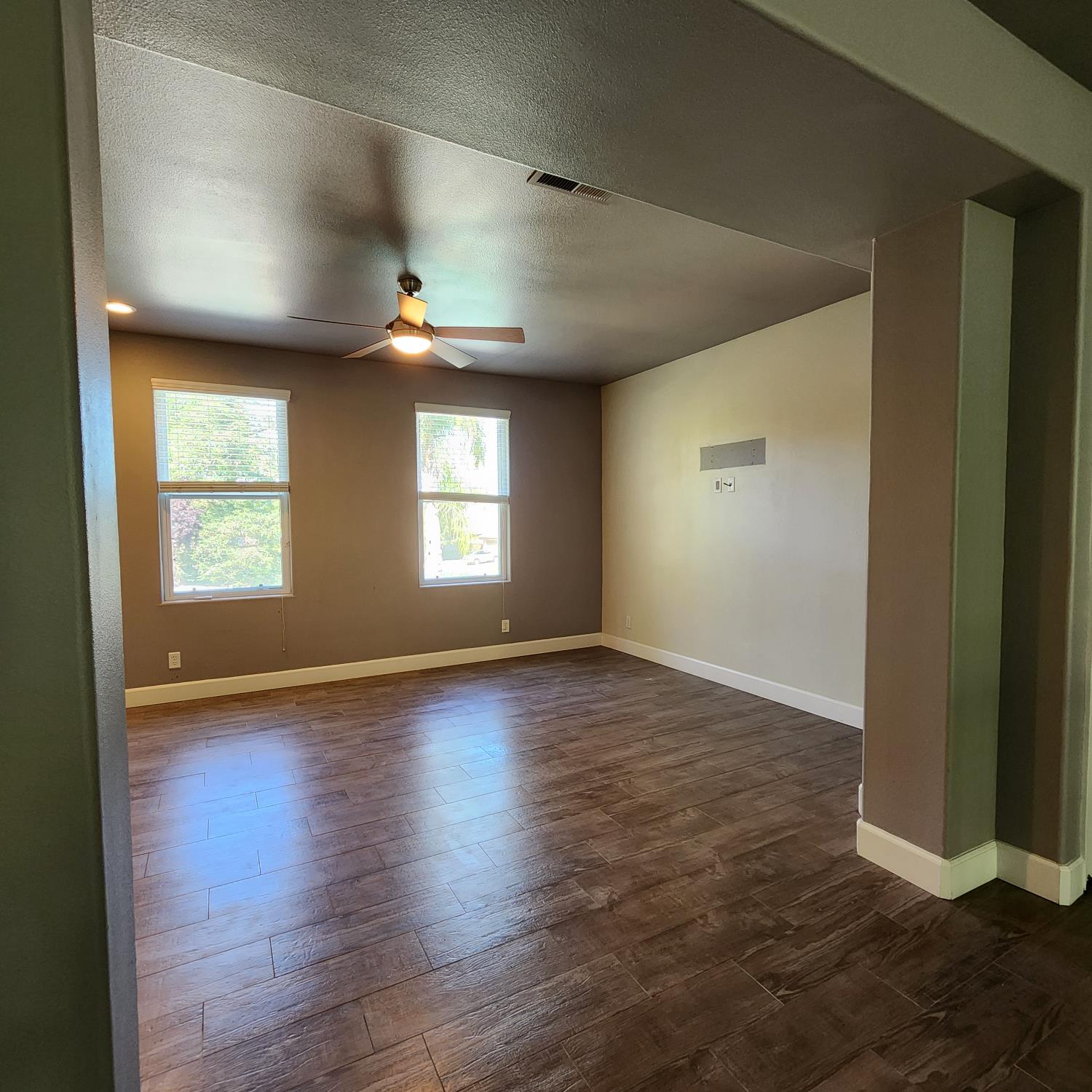 4479 N Emerald Peak Dr, Clovis, CA 93619