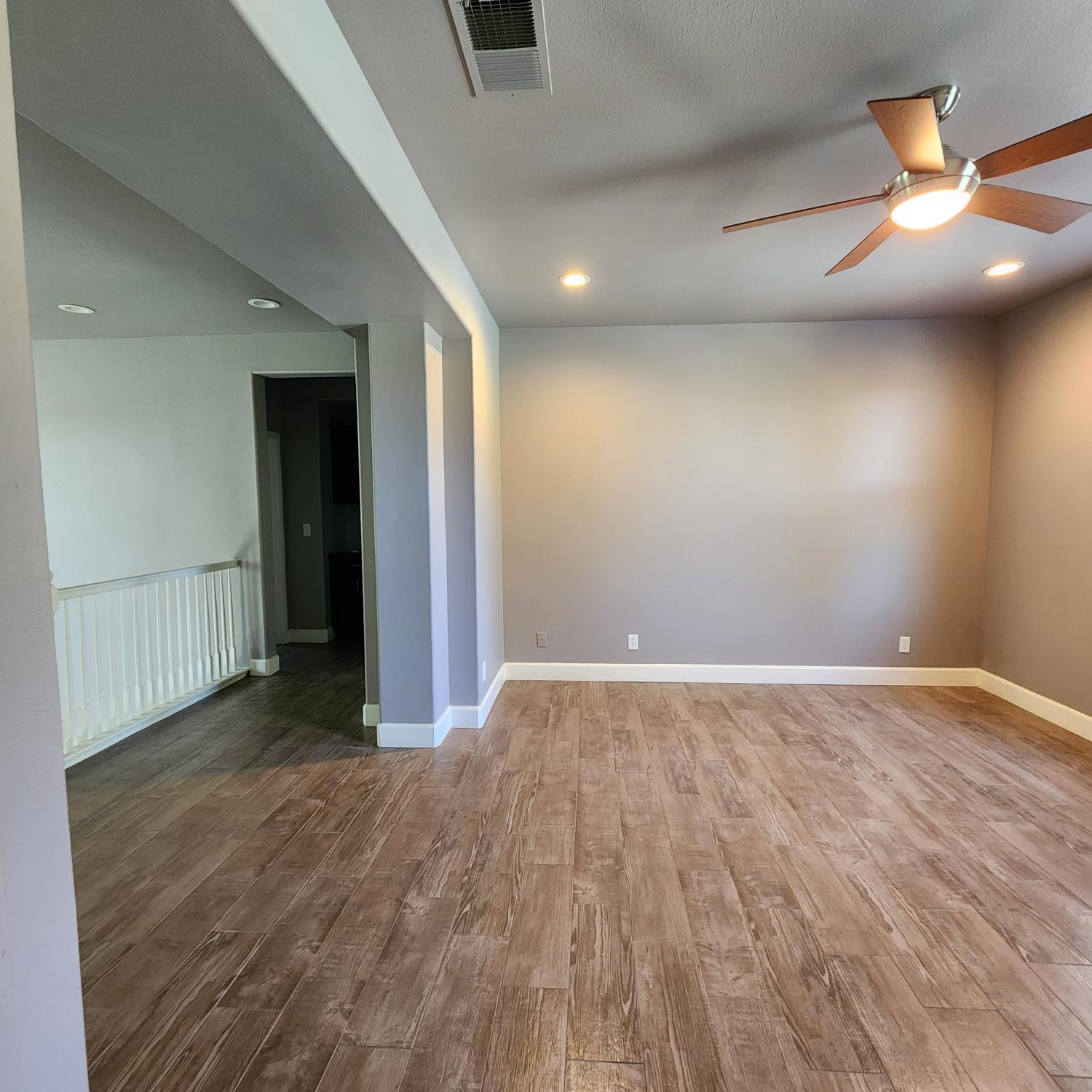 4479 N Emerald Peak Dr, Clovis, CA 93619