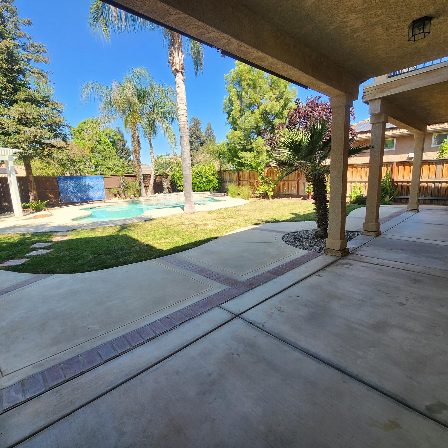 4479 N Emerald Peak Dr, Clovis, CA 93619