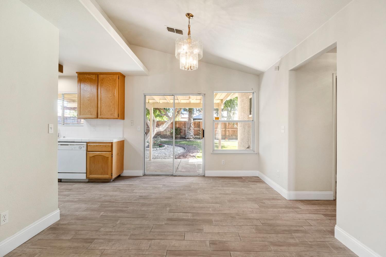 553 Grenache Ave, Madera, CA 93637