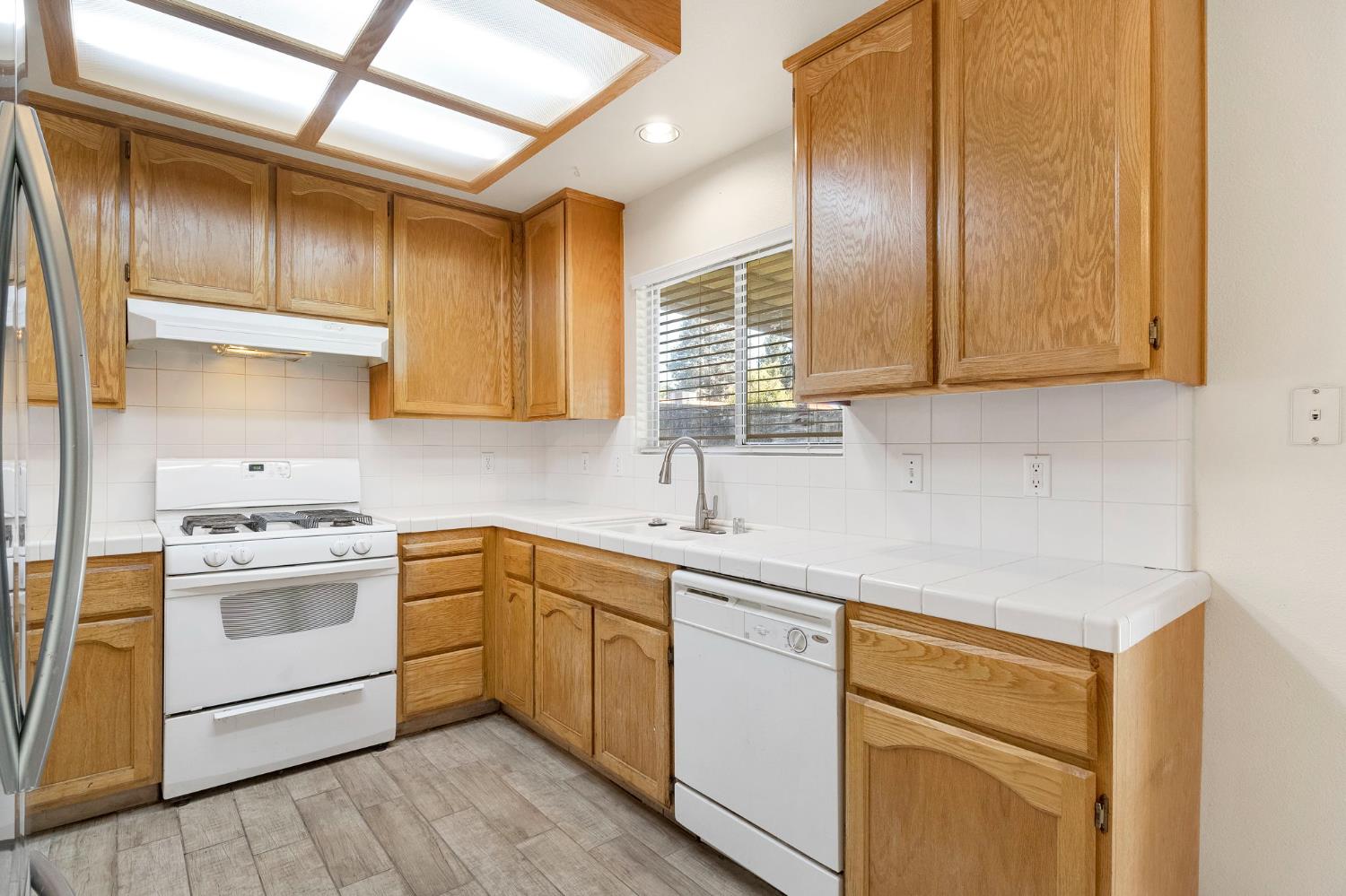 553 Grenache Ave, Madera, CA 93637