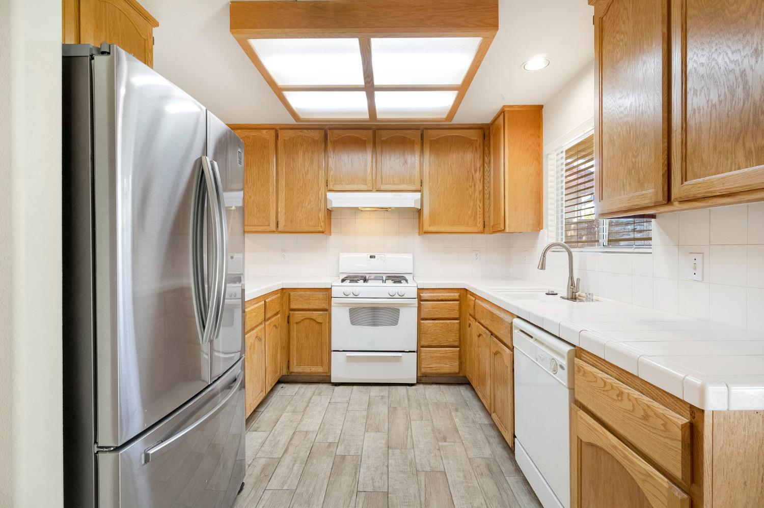 553 Grenache Ave, Madera, CA 93637