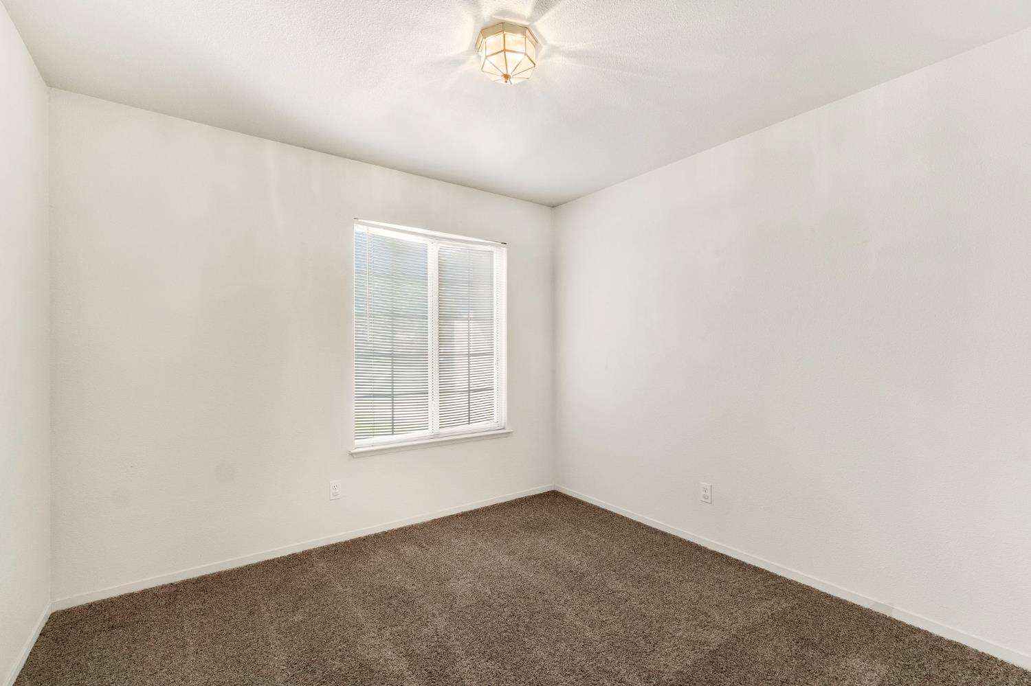 553 Grenache Ave, Madera, CA 93637