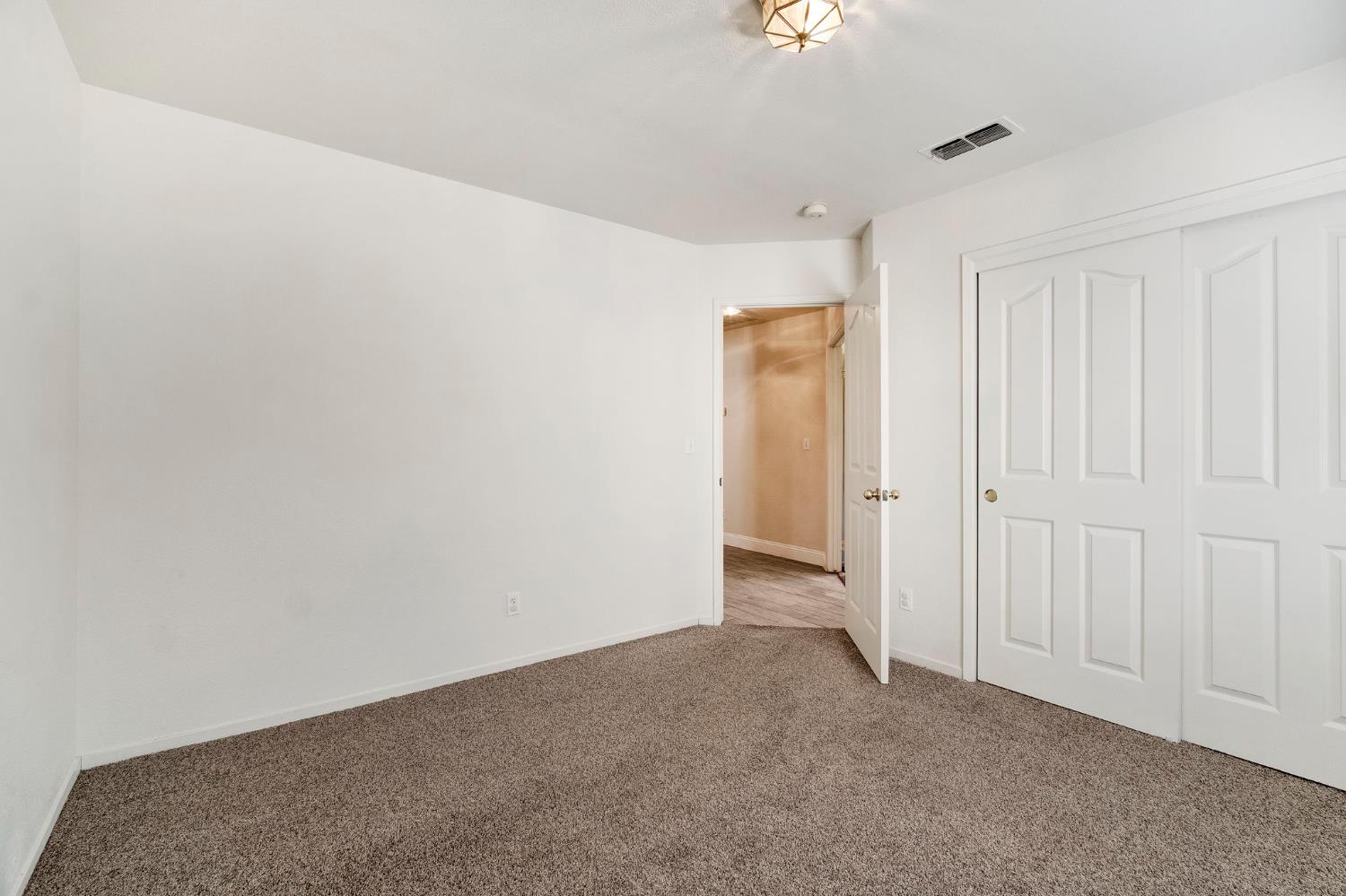 553 Grenache Ave, Madera, CA 93637