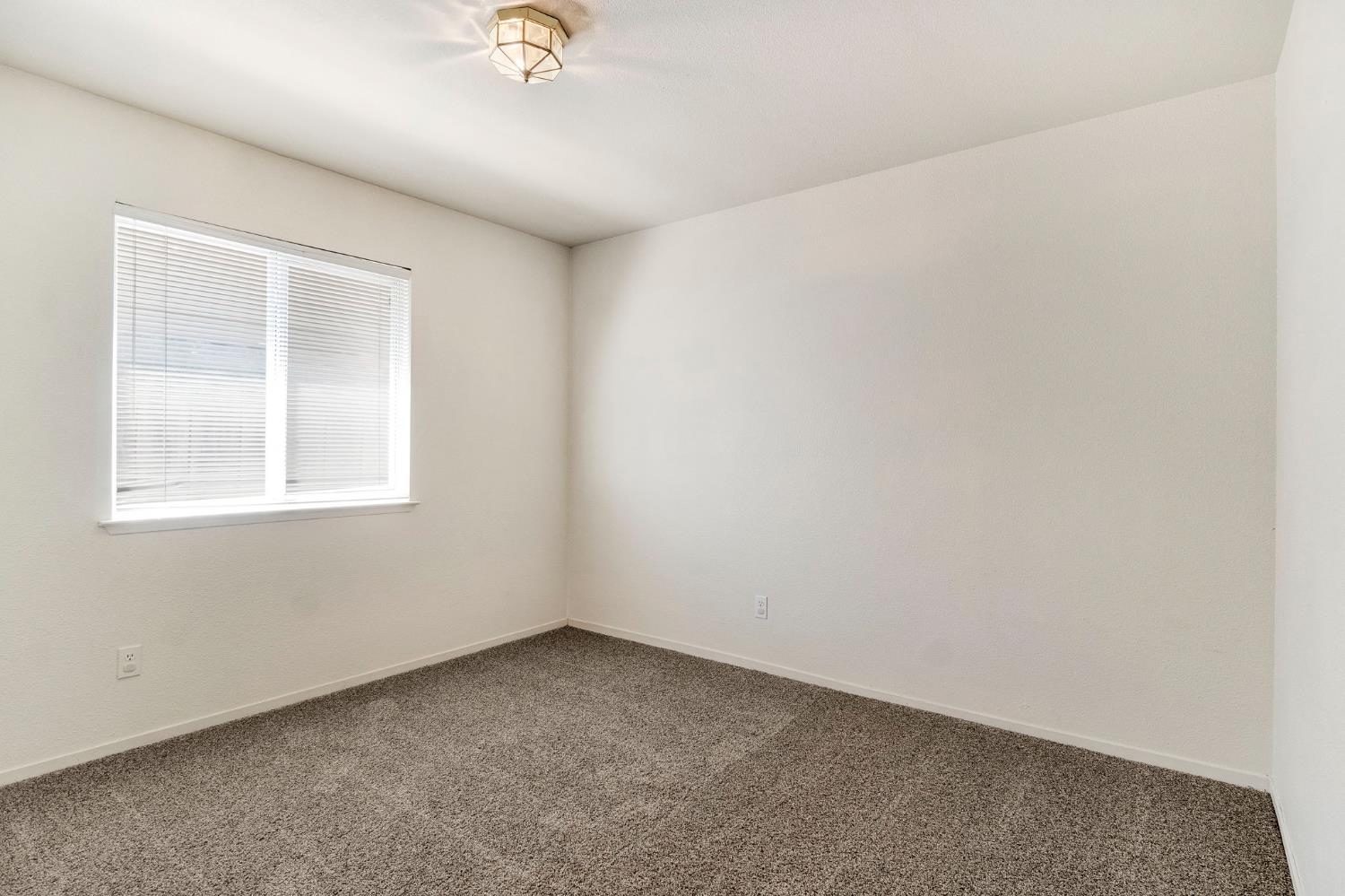 553 Grenache Ave, Madera, CA 93637