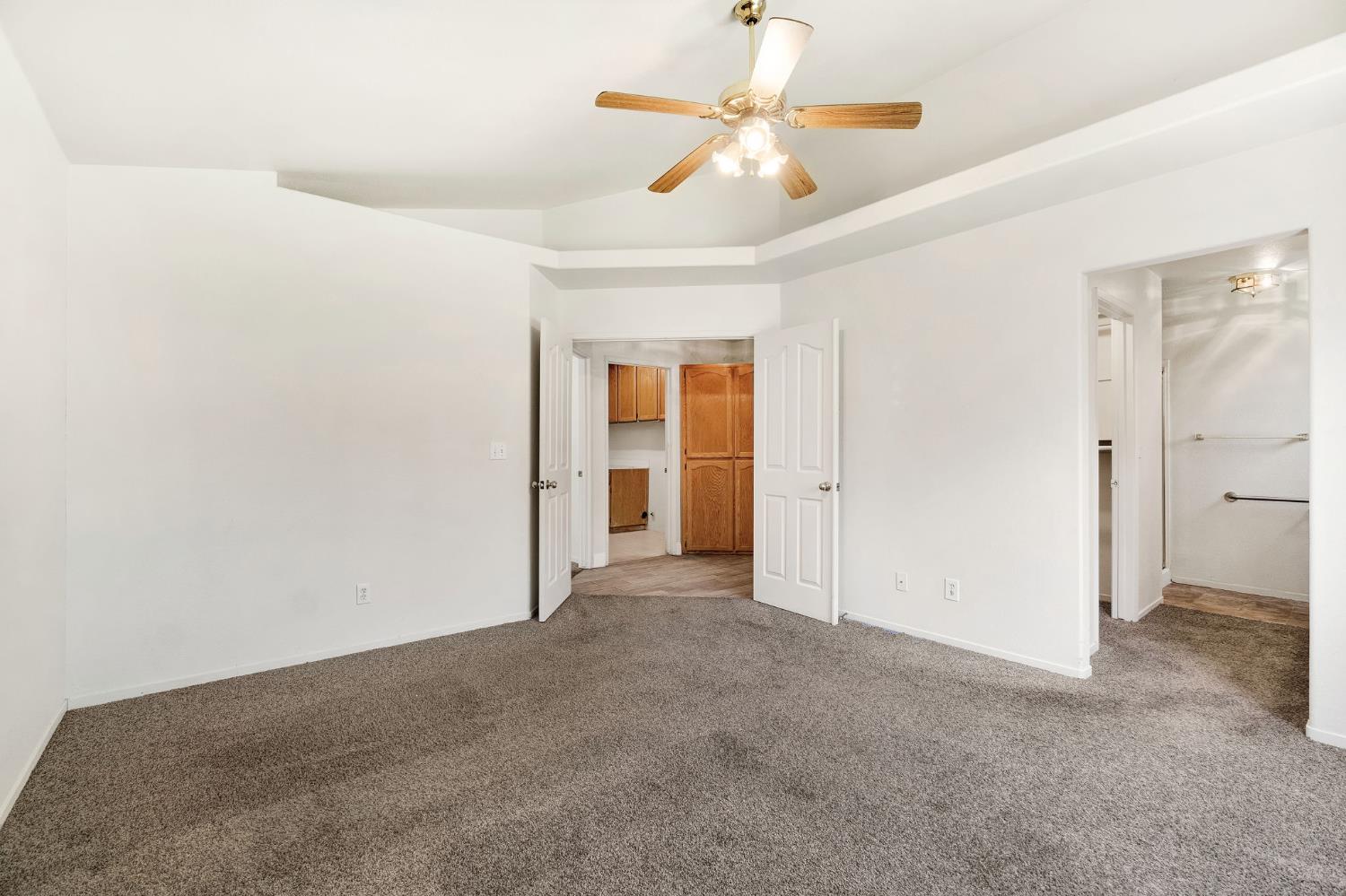 553 Grenache Ave, Madera, CA 93637