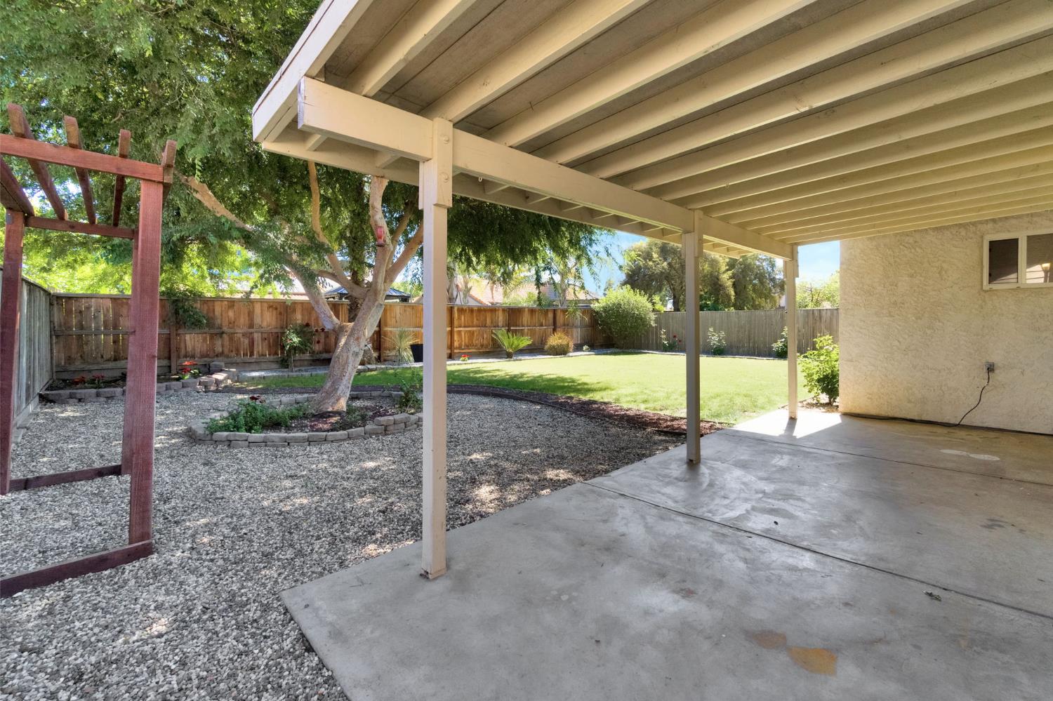 553 Grenache Ave, Madera, CA 93637