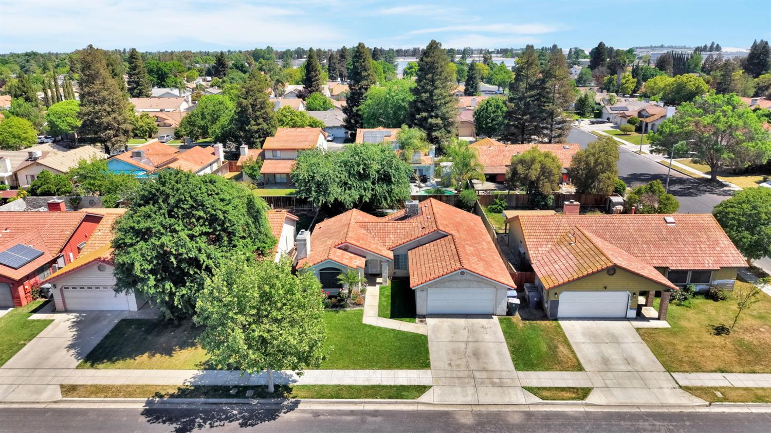 553 Grenache Ave, Madera, CA 93637