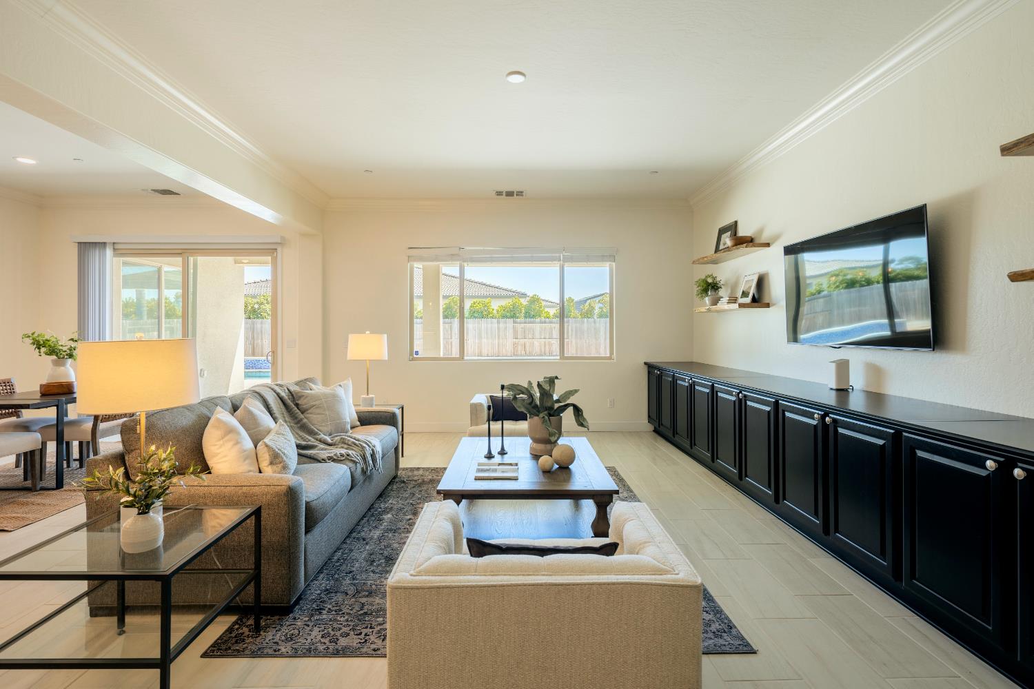 3636 Elberta Cir, Dinuba, CA 93618